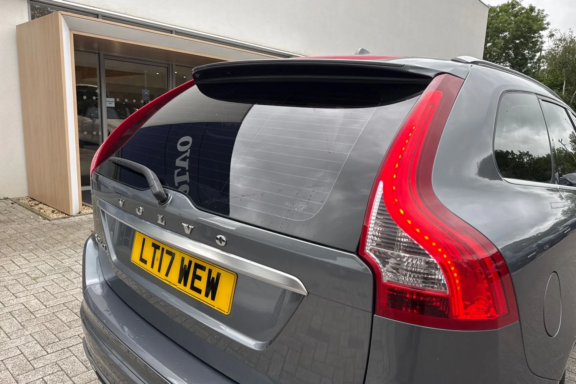 Volvo XC60 thumbnail image number 15