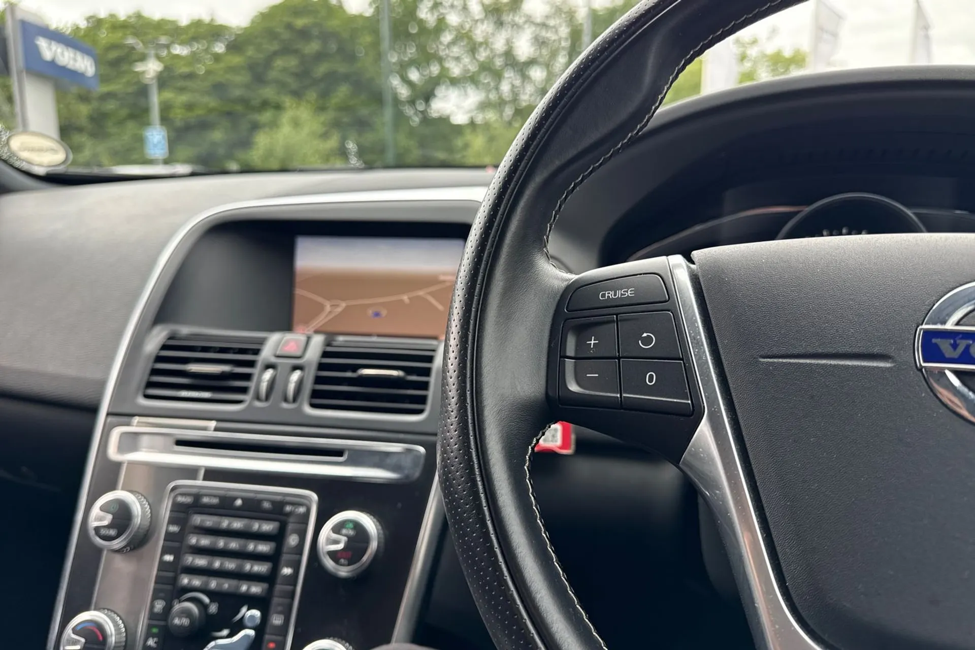 Volvo XC60 thumbnail image number 35