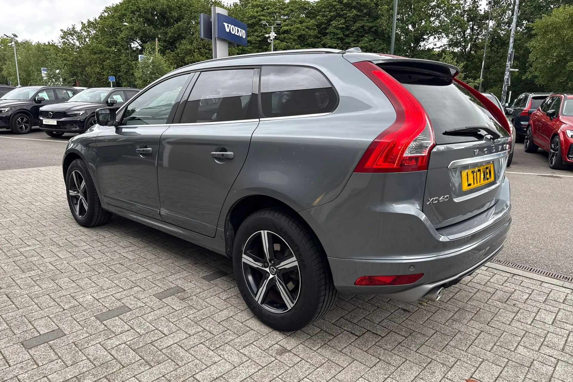 Volvo XC60 thumbnail image number 9