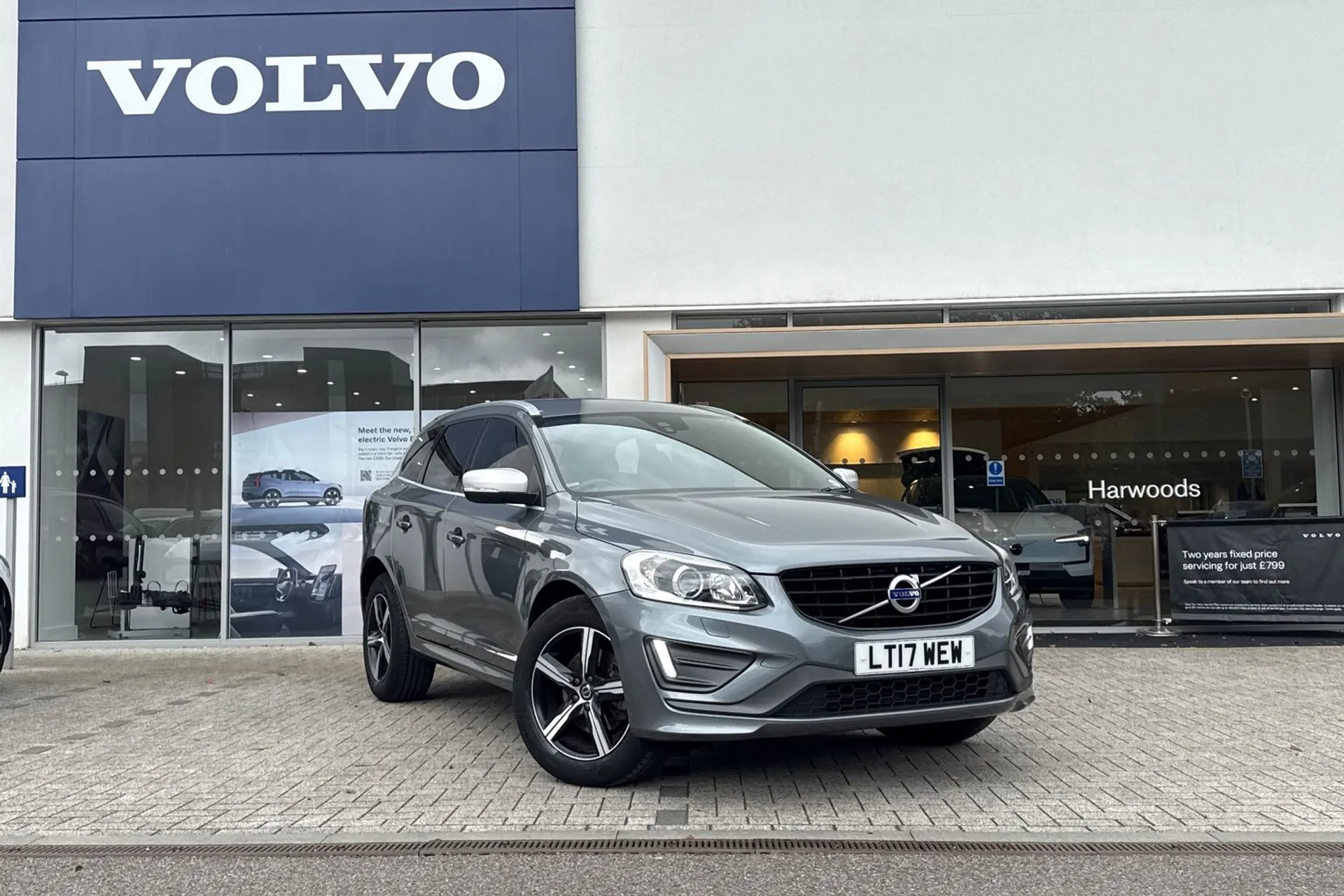 Volvo XC60 focused image