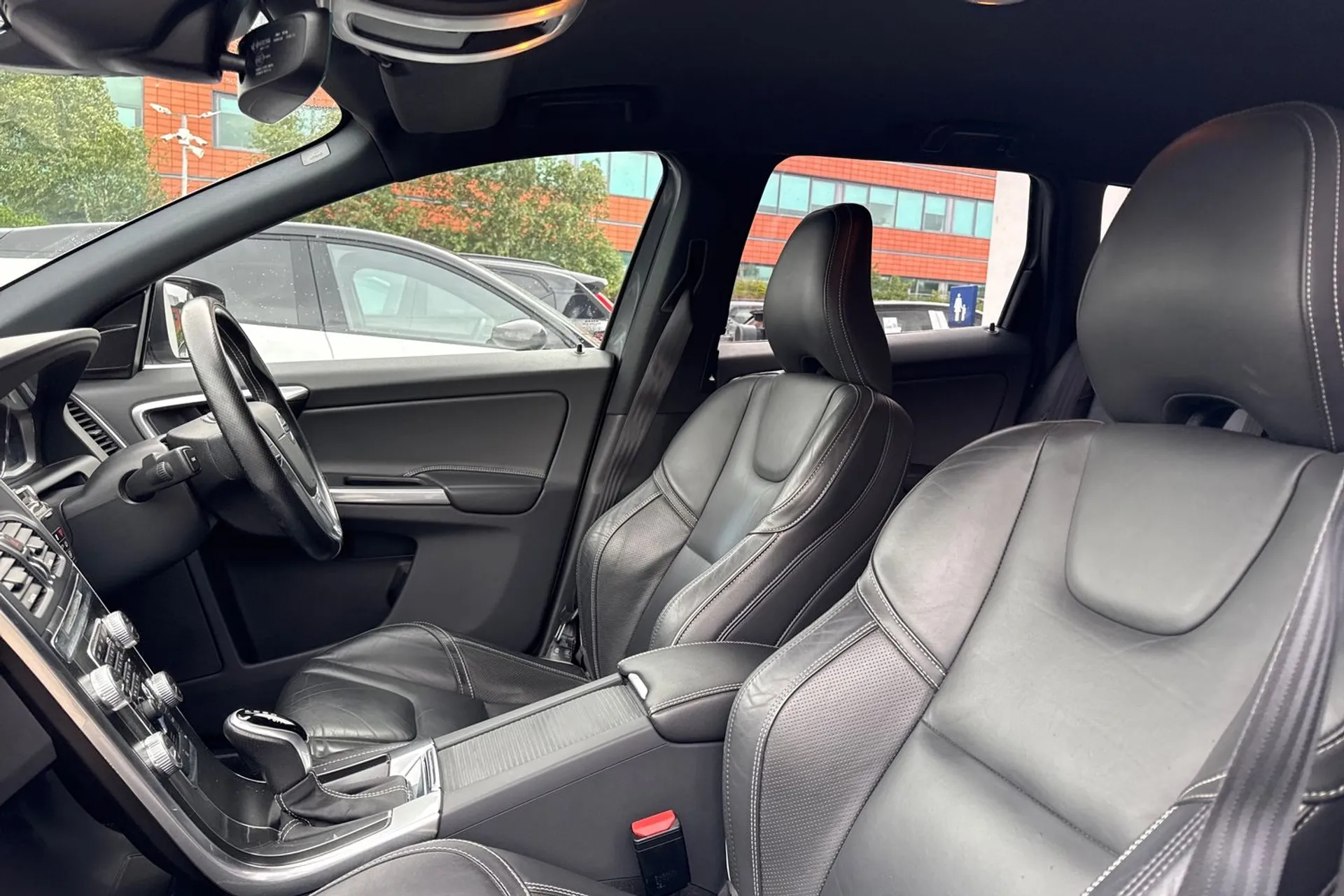 Volvo XC60 thumbnail image number 27
