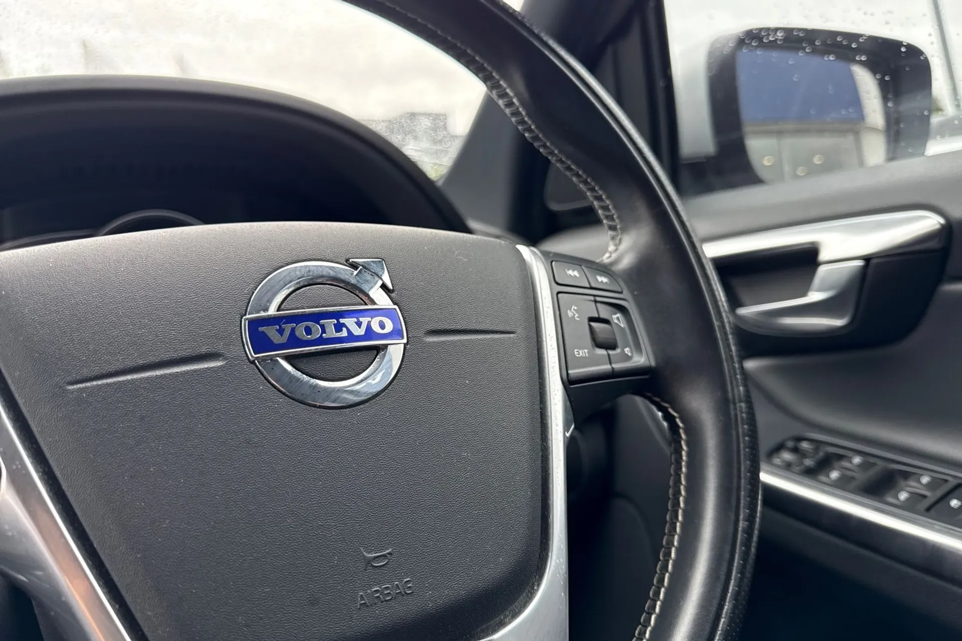 Volvo XC60 thumbnail image number 36