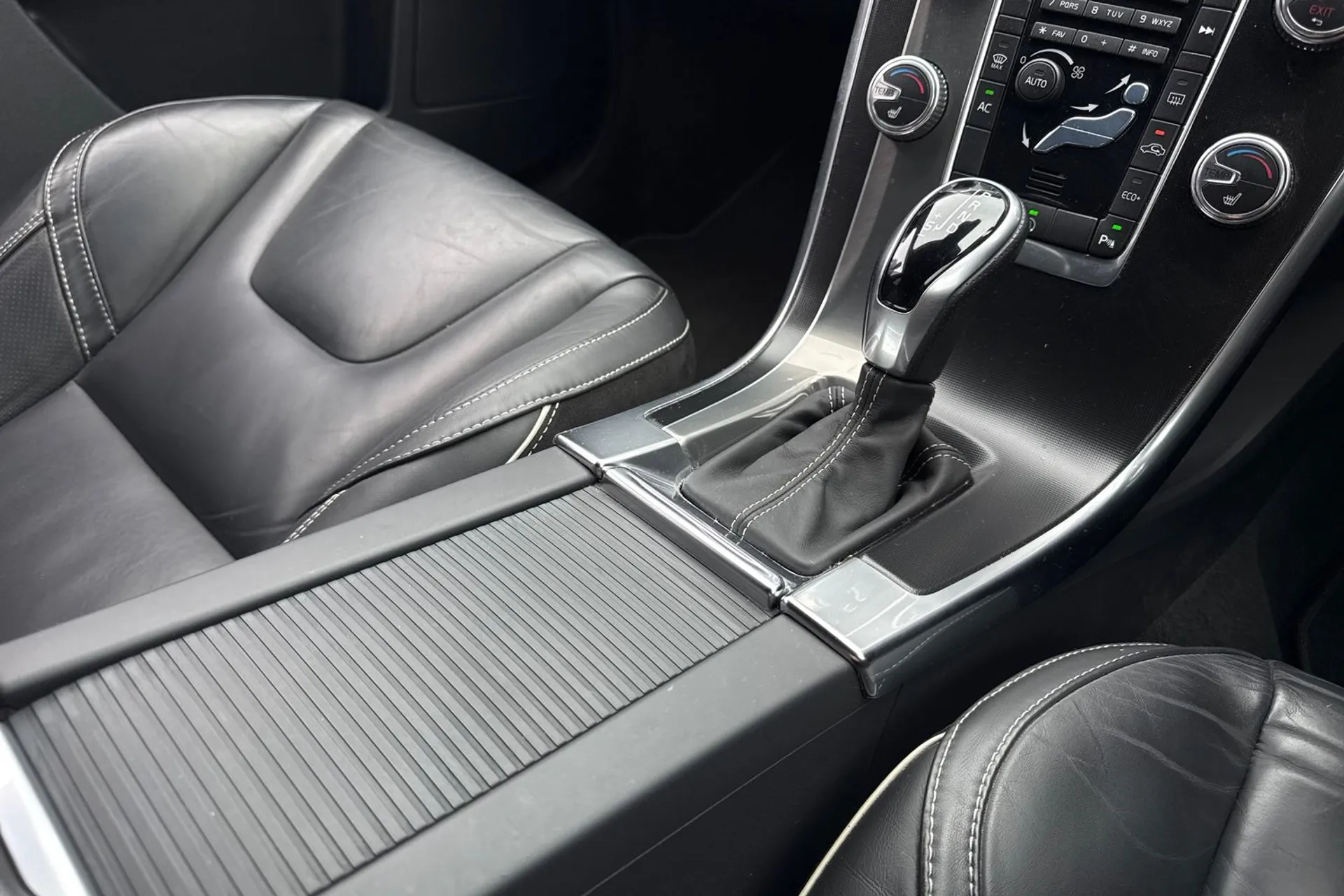 Volvo XC60 thumbnail image number 40