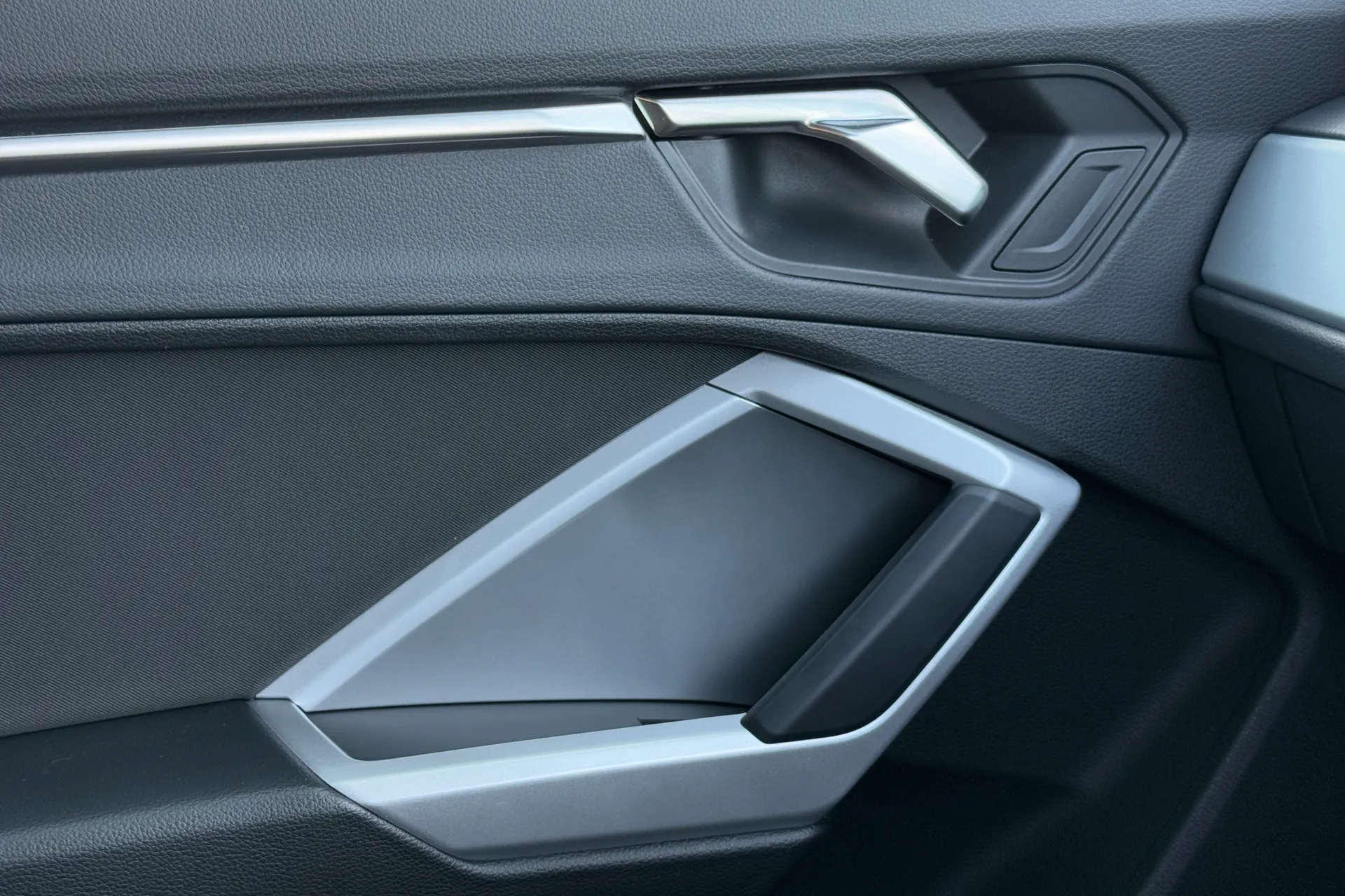 Audi Q3 thumbnail image number 25