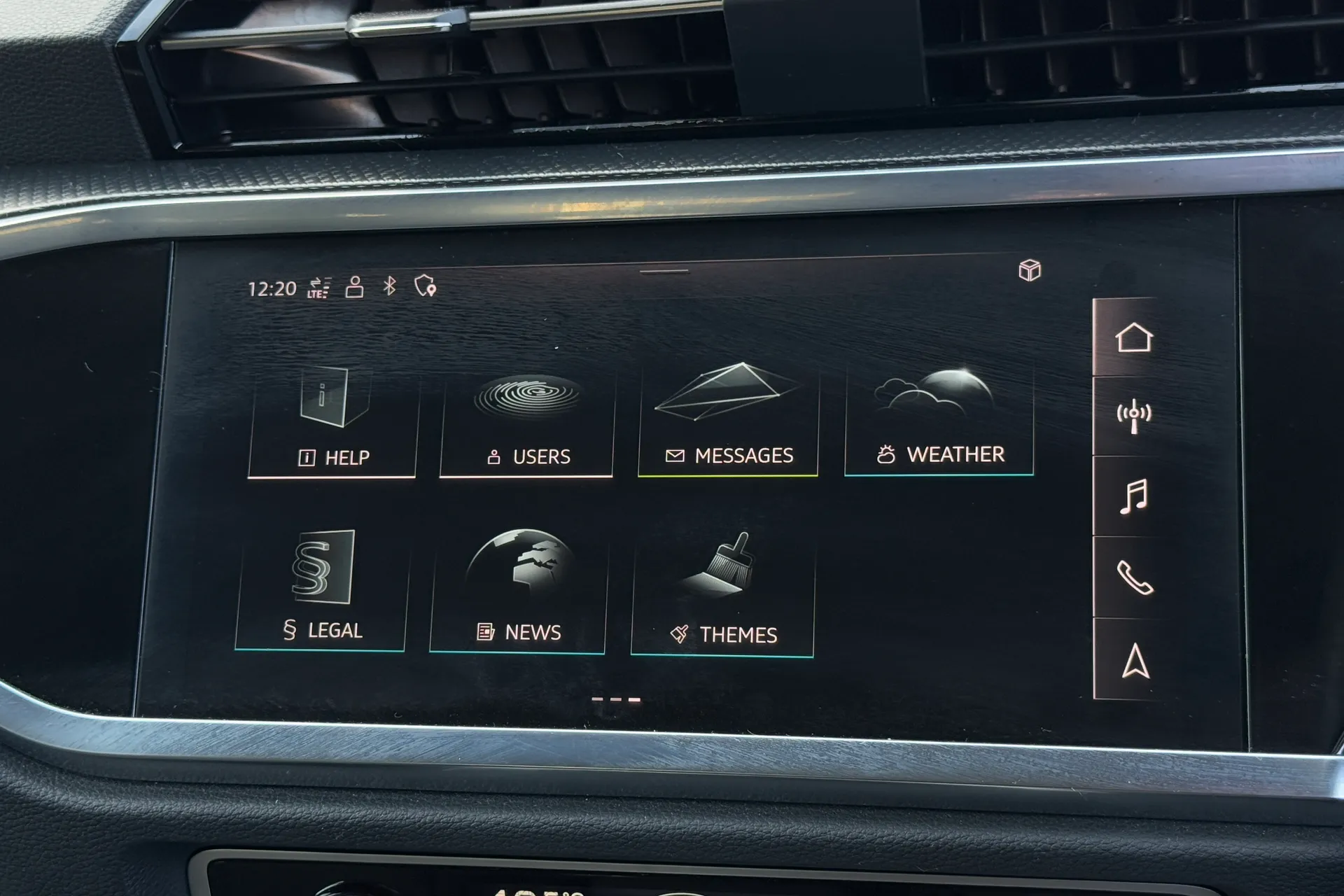 Audi Q3 thumbnail image number 15