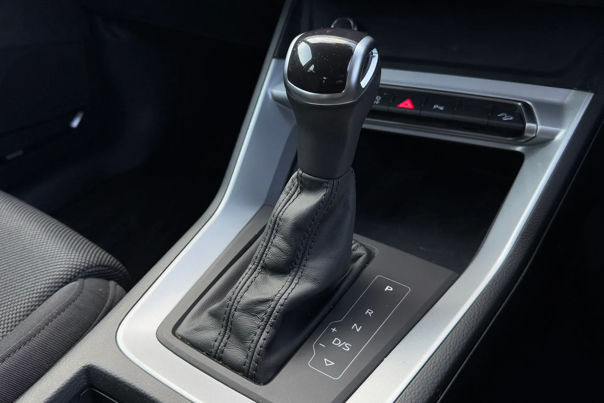 Audi Q3 thumbnail image number 22