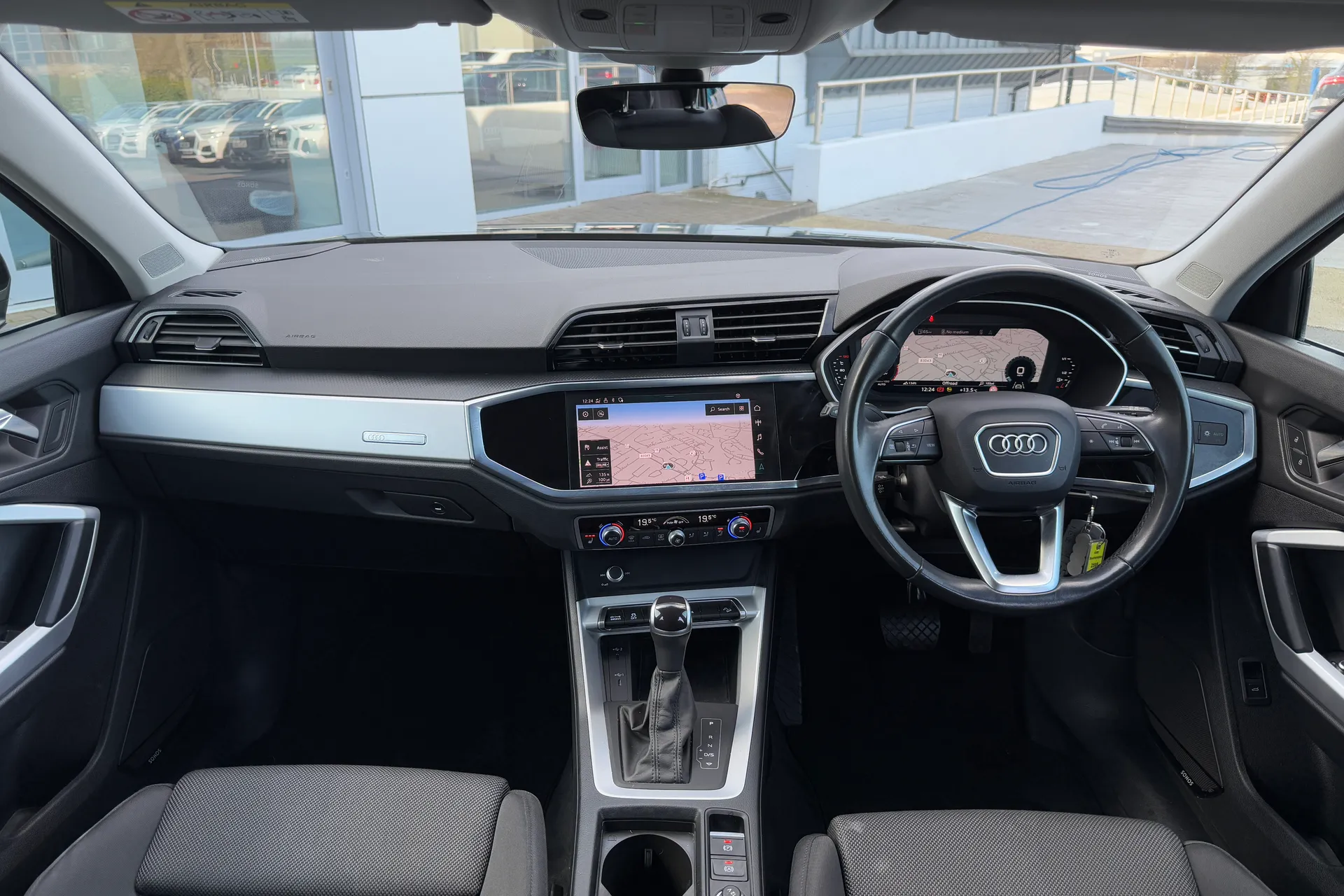 Audi Q3 thumbnail image number 3