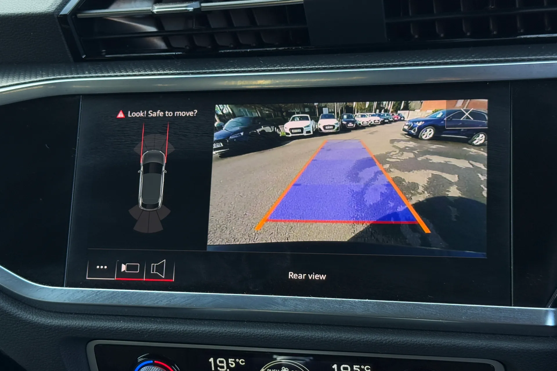 Audi Q3 thumbnail image number 5