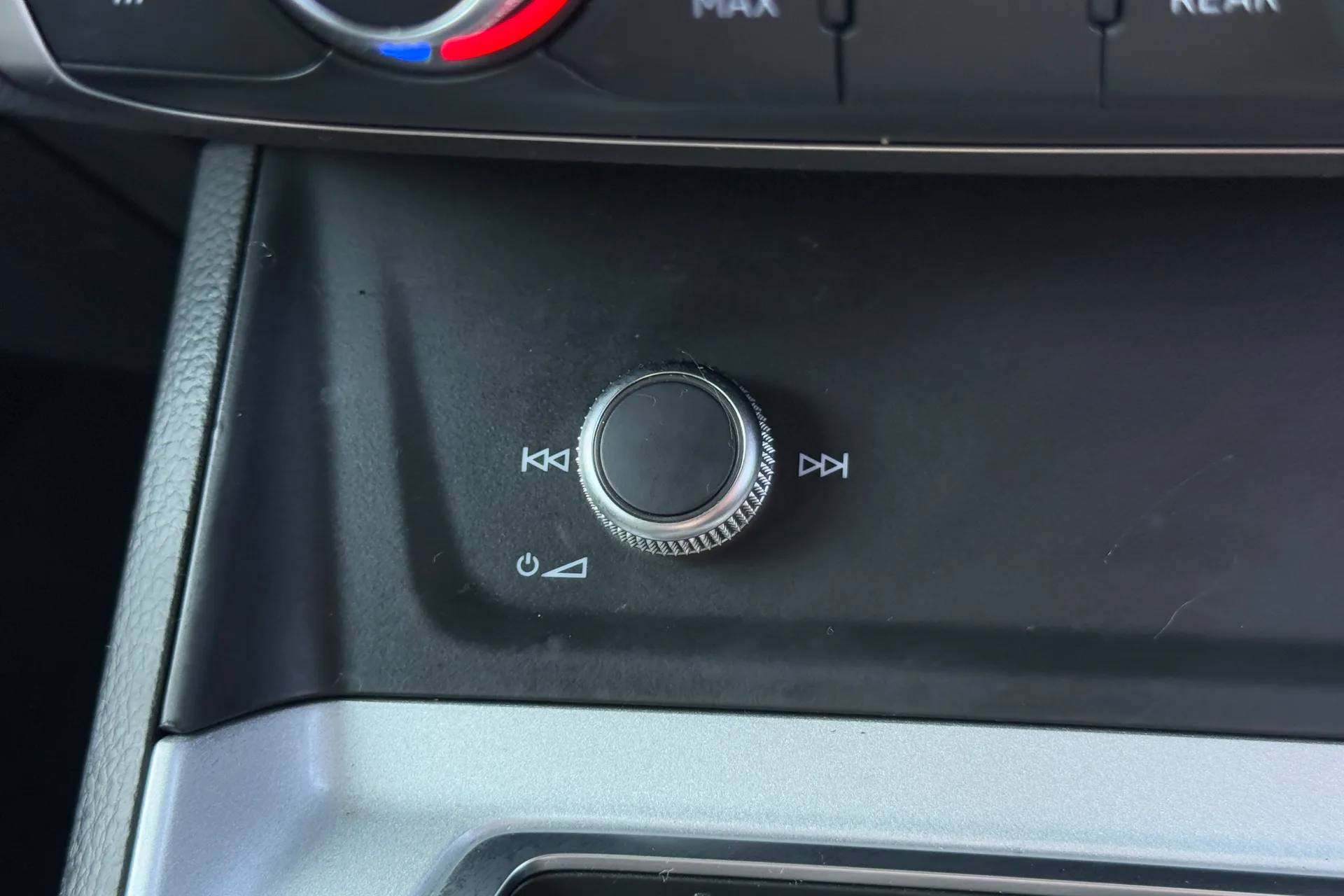 Audi Q3 thumbnail image number 18