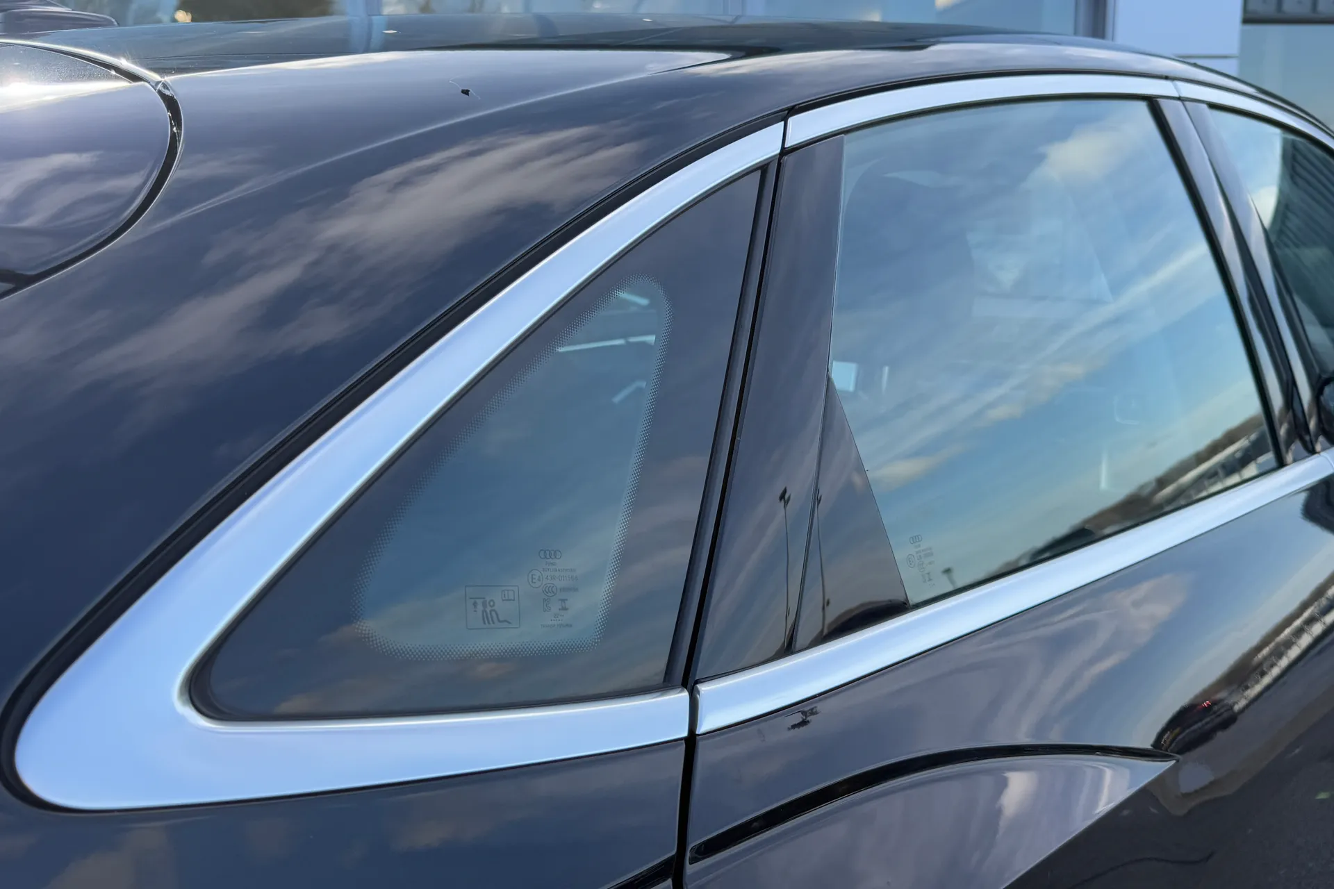 Audi Q3 thumbnail image number 32