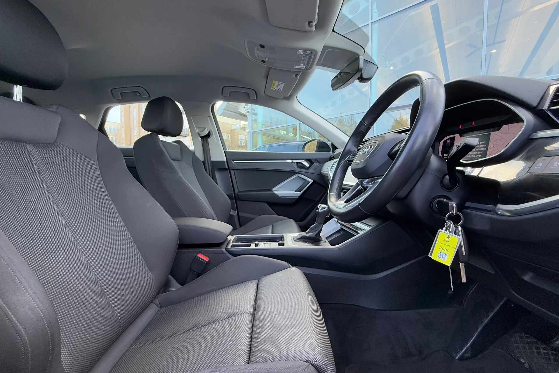 Audi Q3 thumbnail image number 28