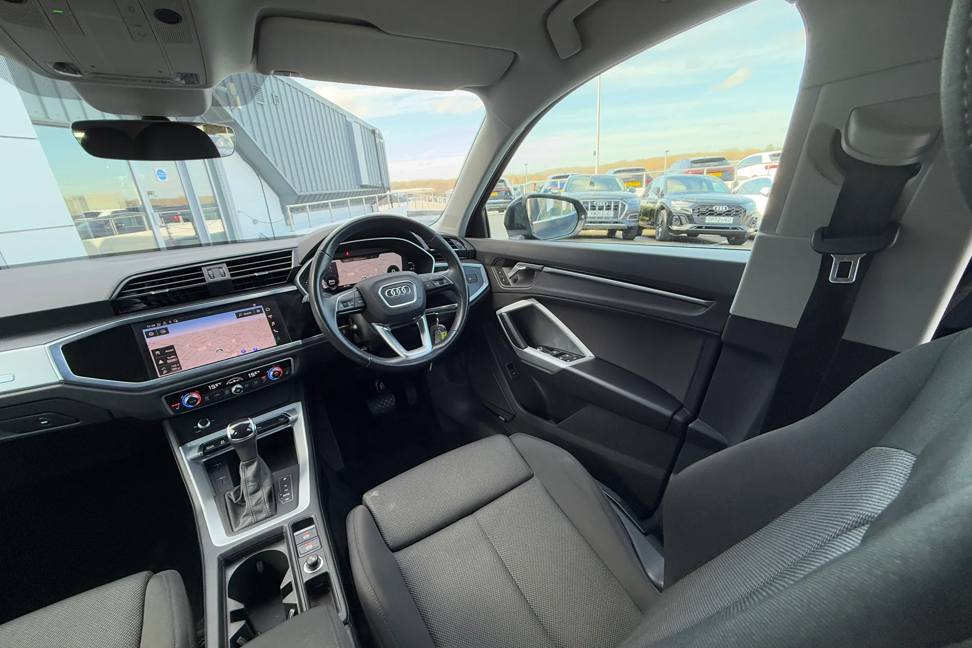 Audi Q3 thumbnail image number 37