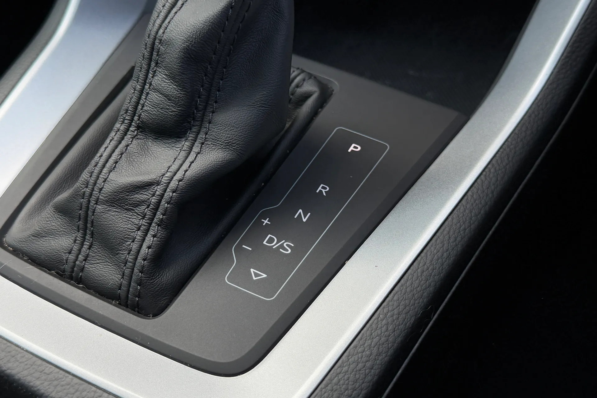 Audi Q3 thumbnail image number 21