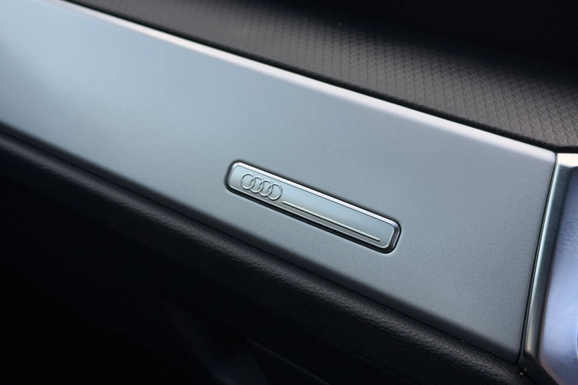 Audi Q3 thumbnail image number 24