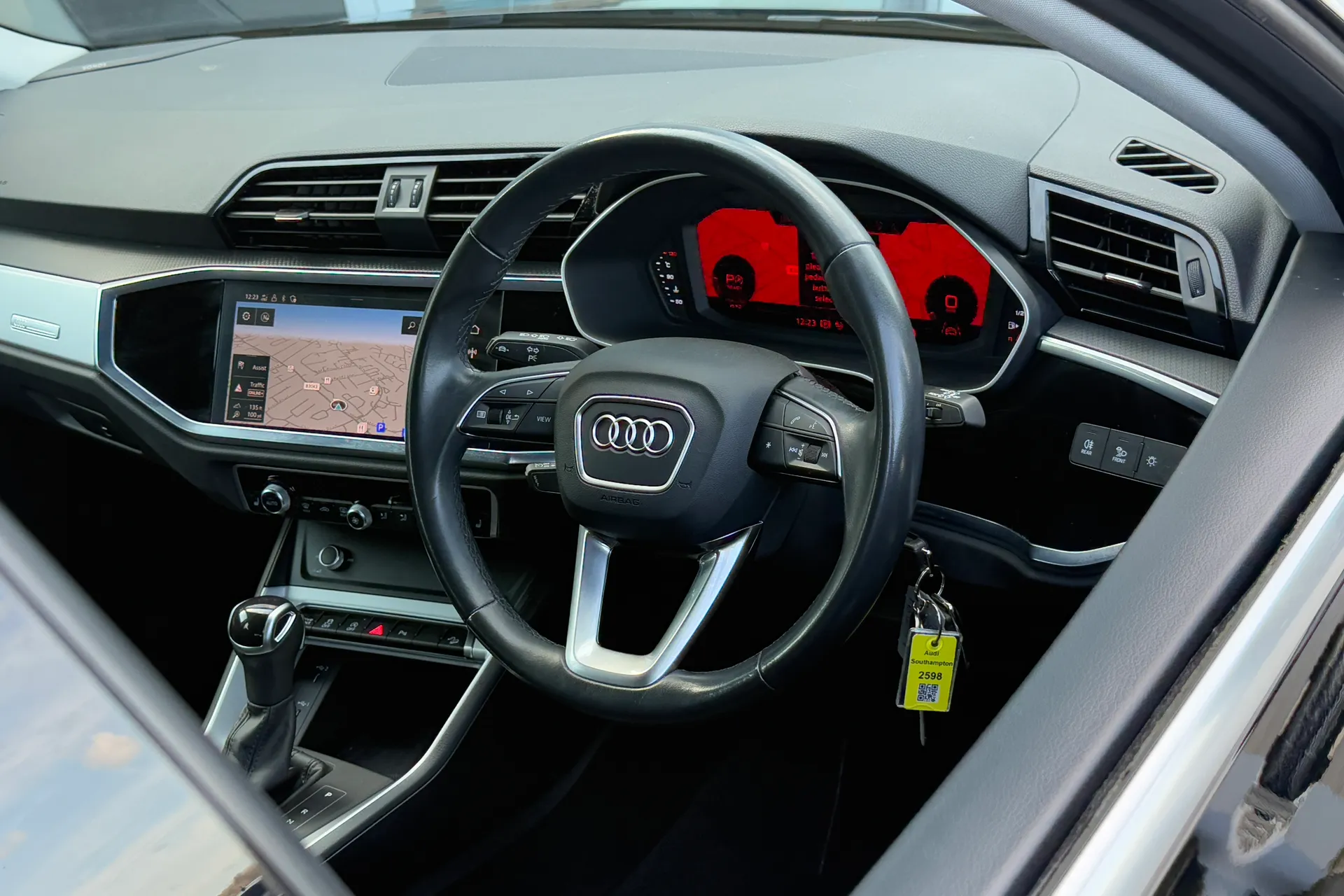 Audi Q3 thumbnail image number 29