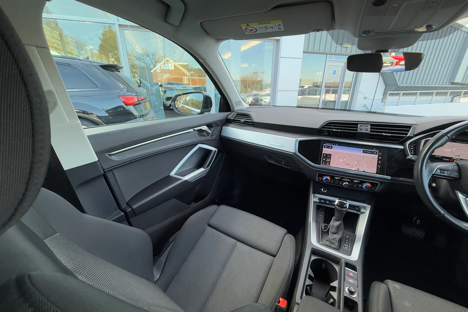 Audi Q3 thumbnail image number 38