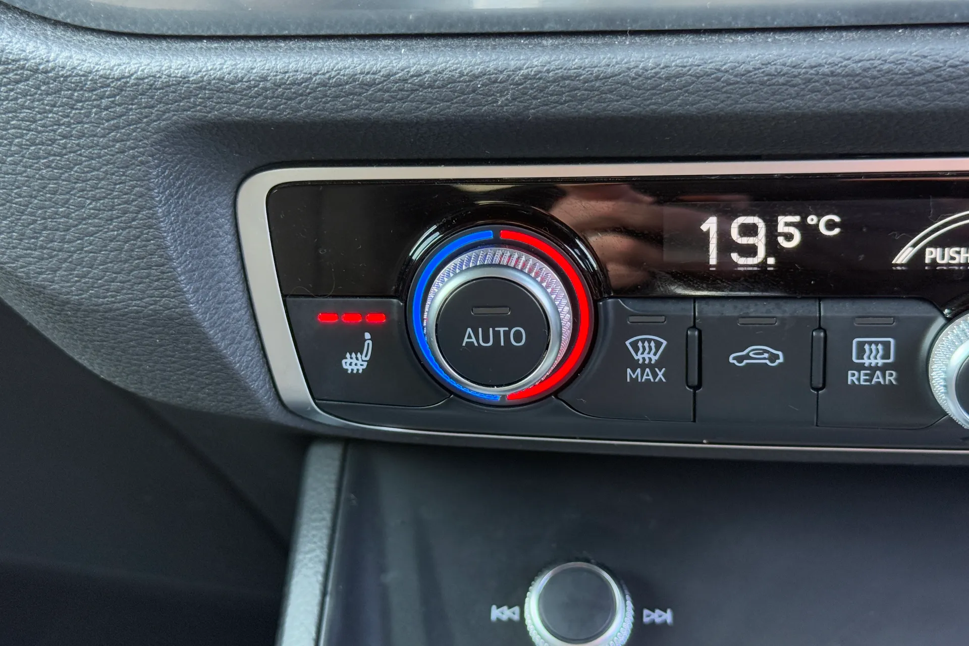 Audi Q3 thumbnail image number 7