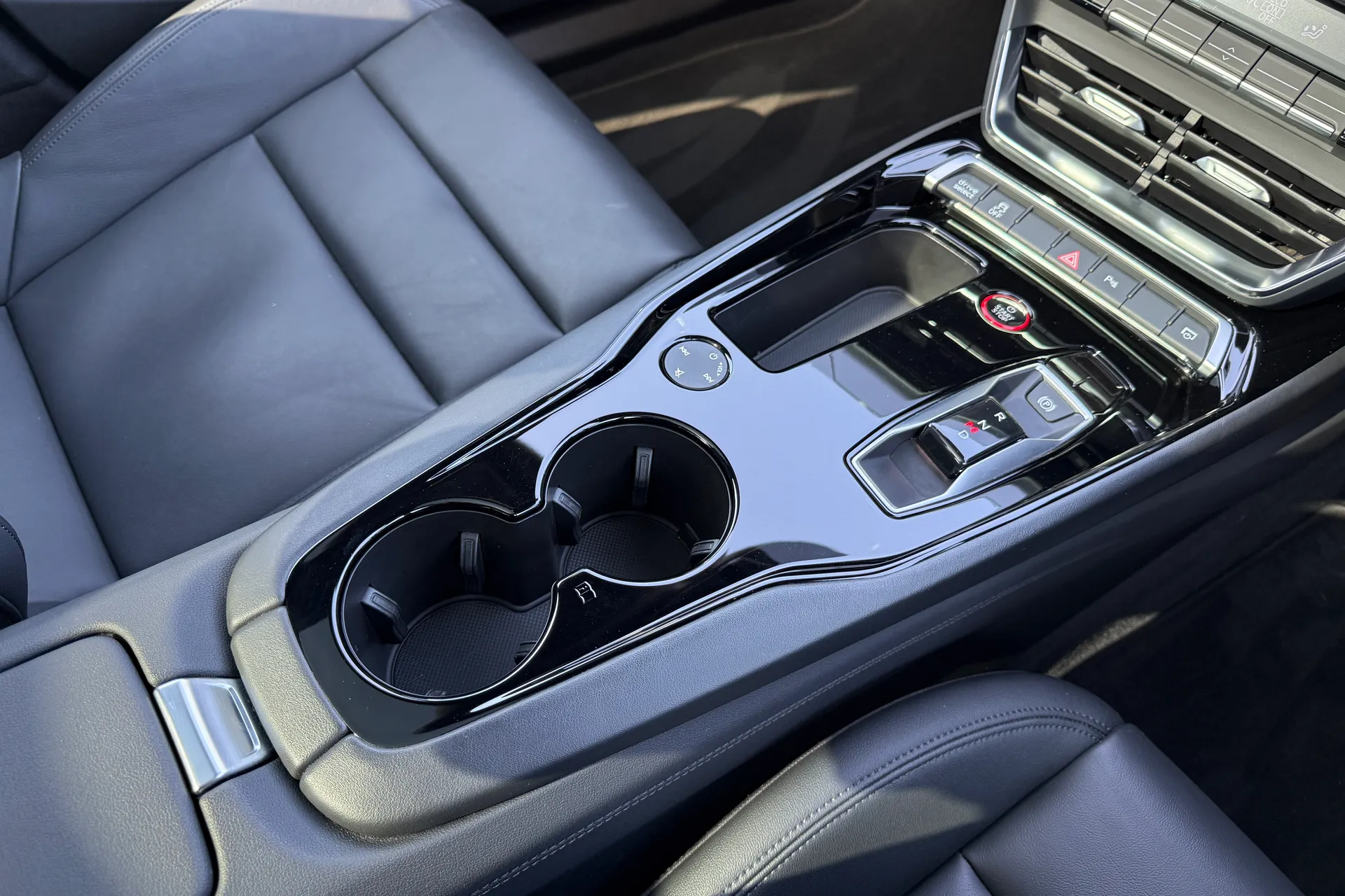 Audi e-tron GT thumbnail image number 38