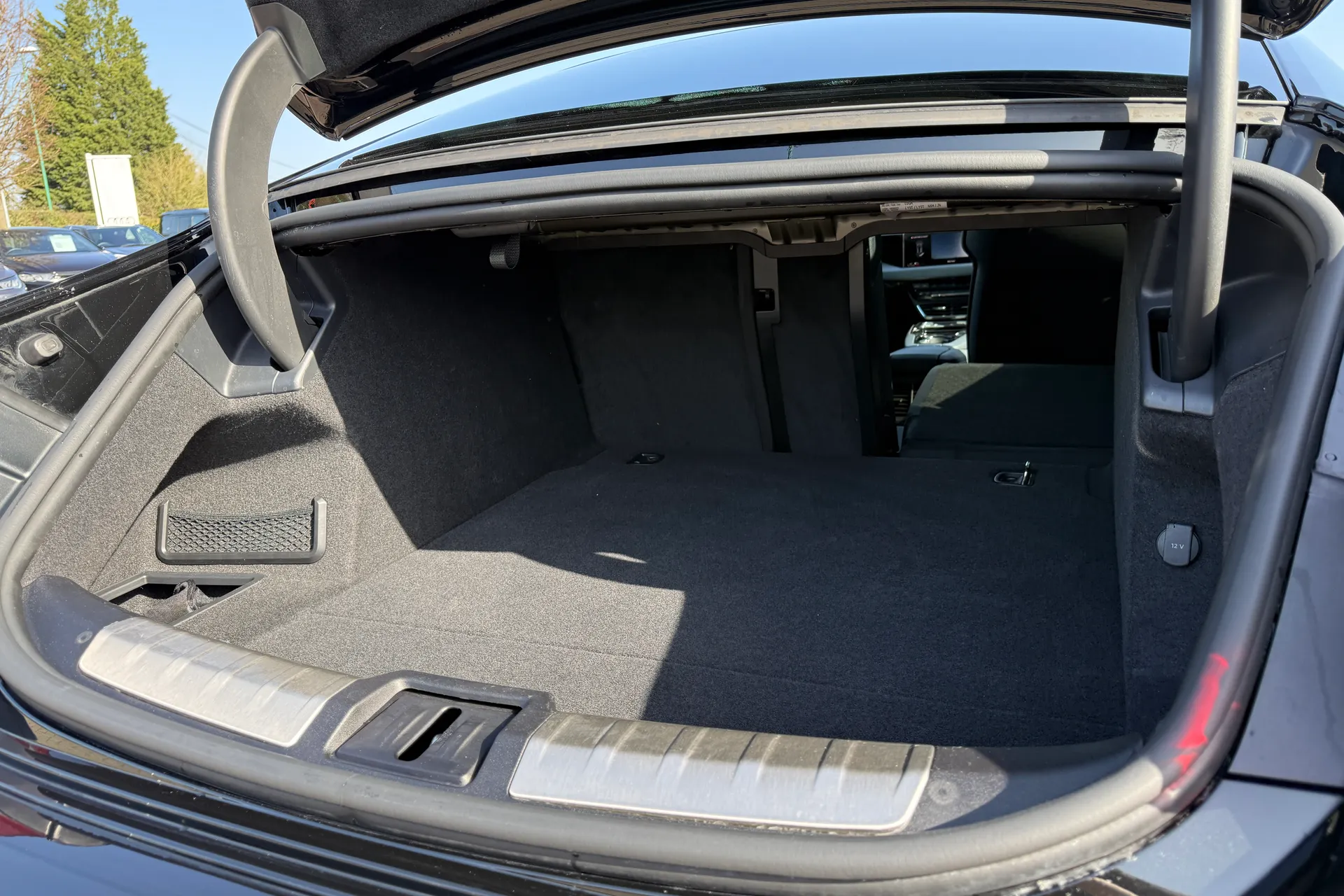 Audi e-tron GT thumbnail image number 34