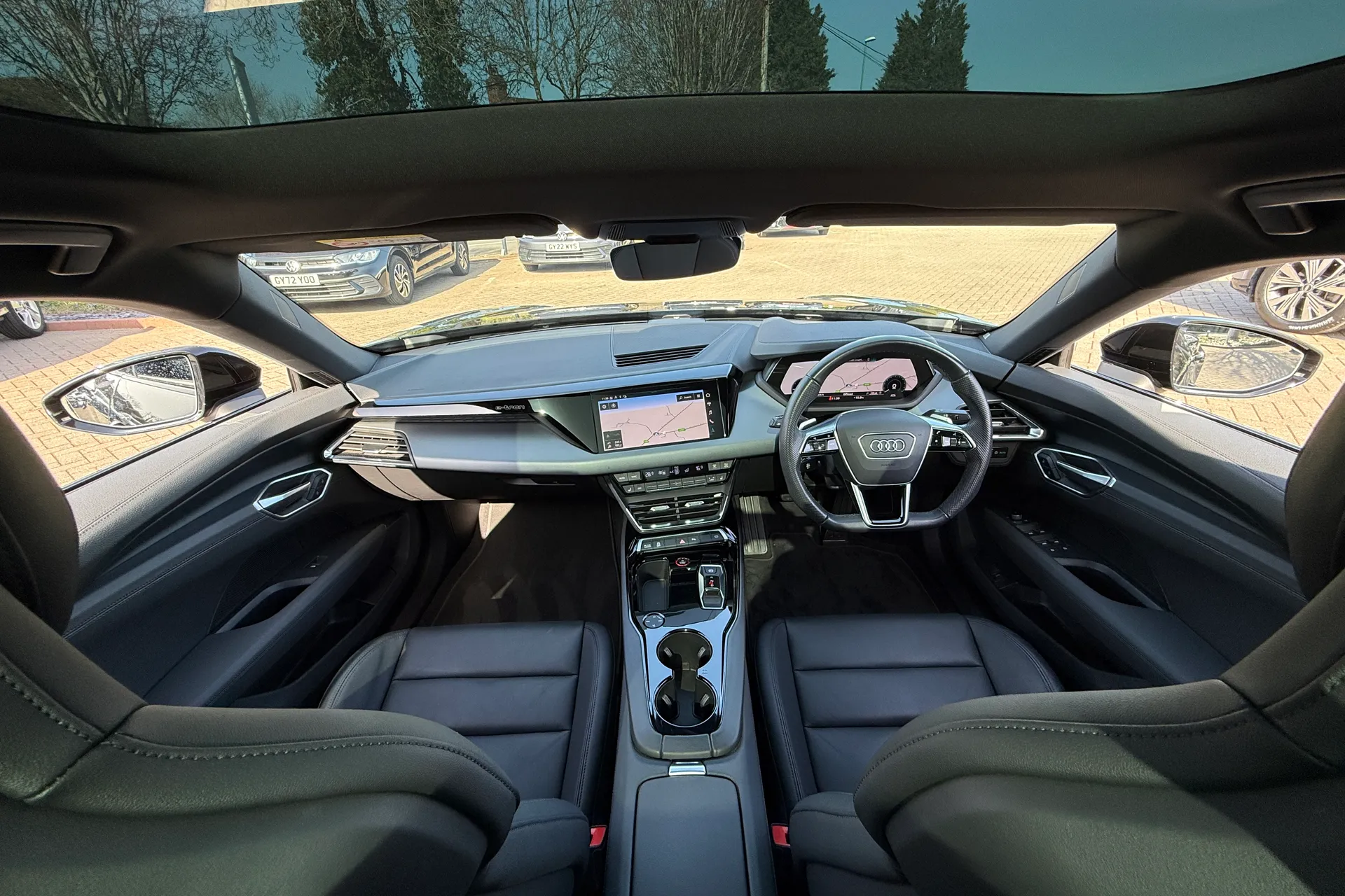 Audi e-tron GT thumbnail image number 3