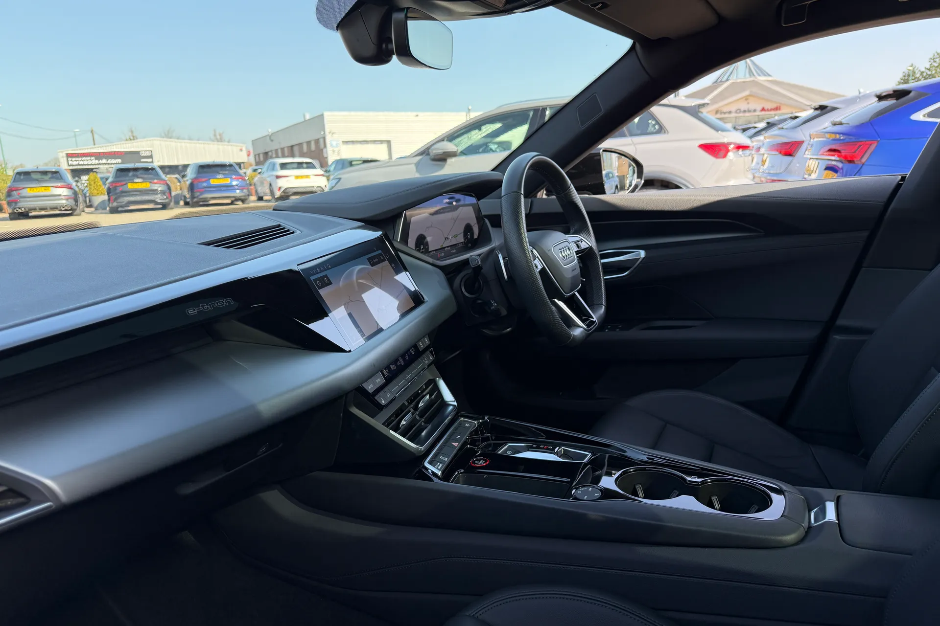 Audi e-tron GT thumbnail image number 27