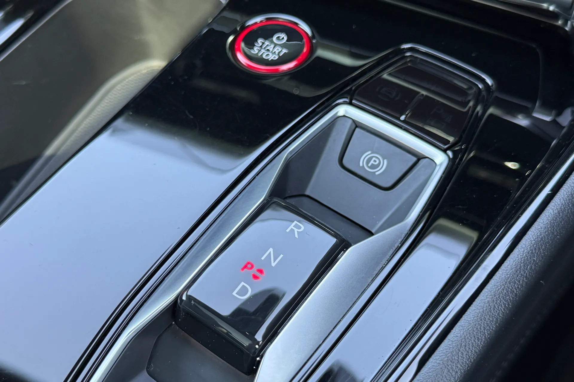 Audi e-tron GT thumbnail image number 39