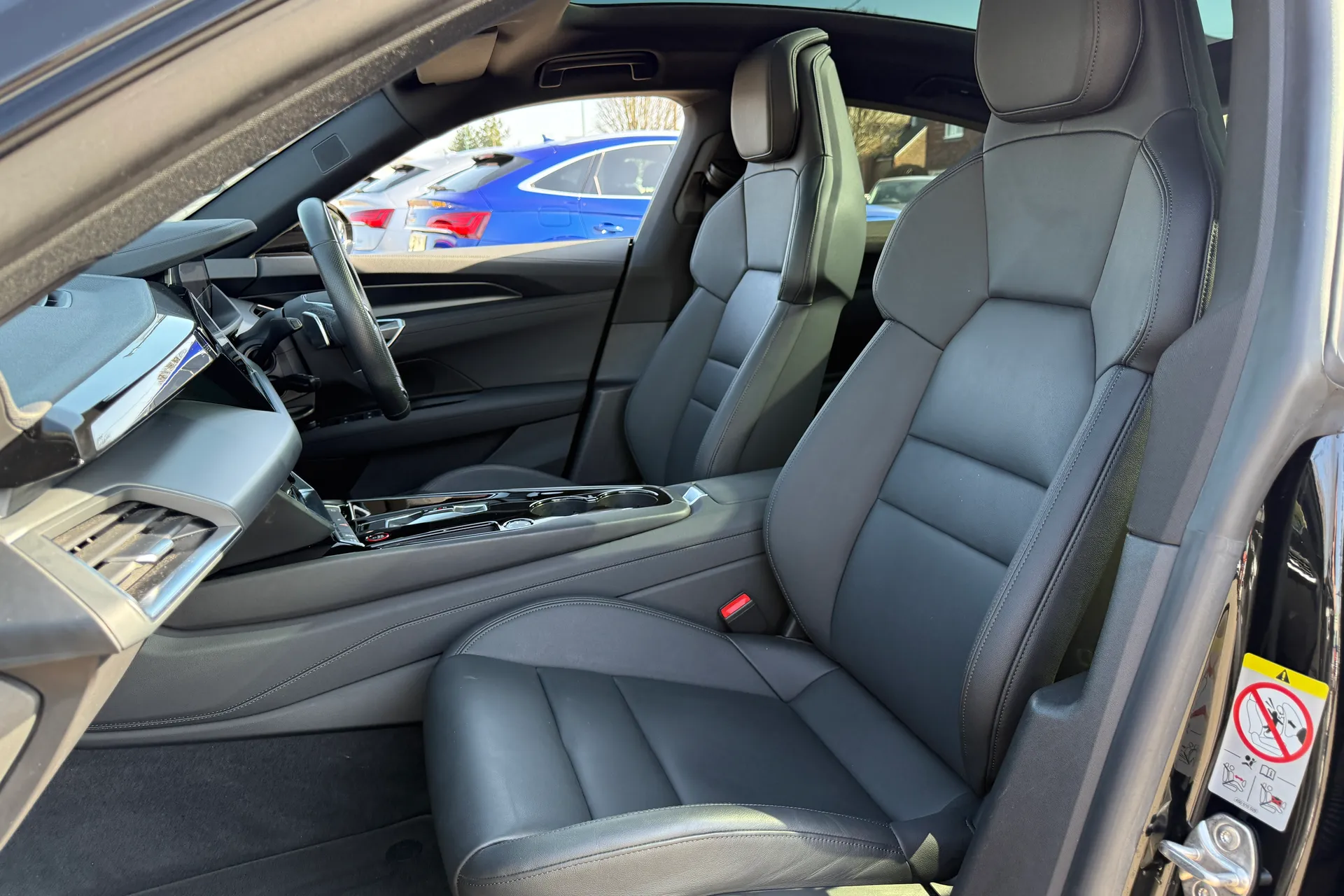 Audi e-tron GT thumbnail image number 28