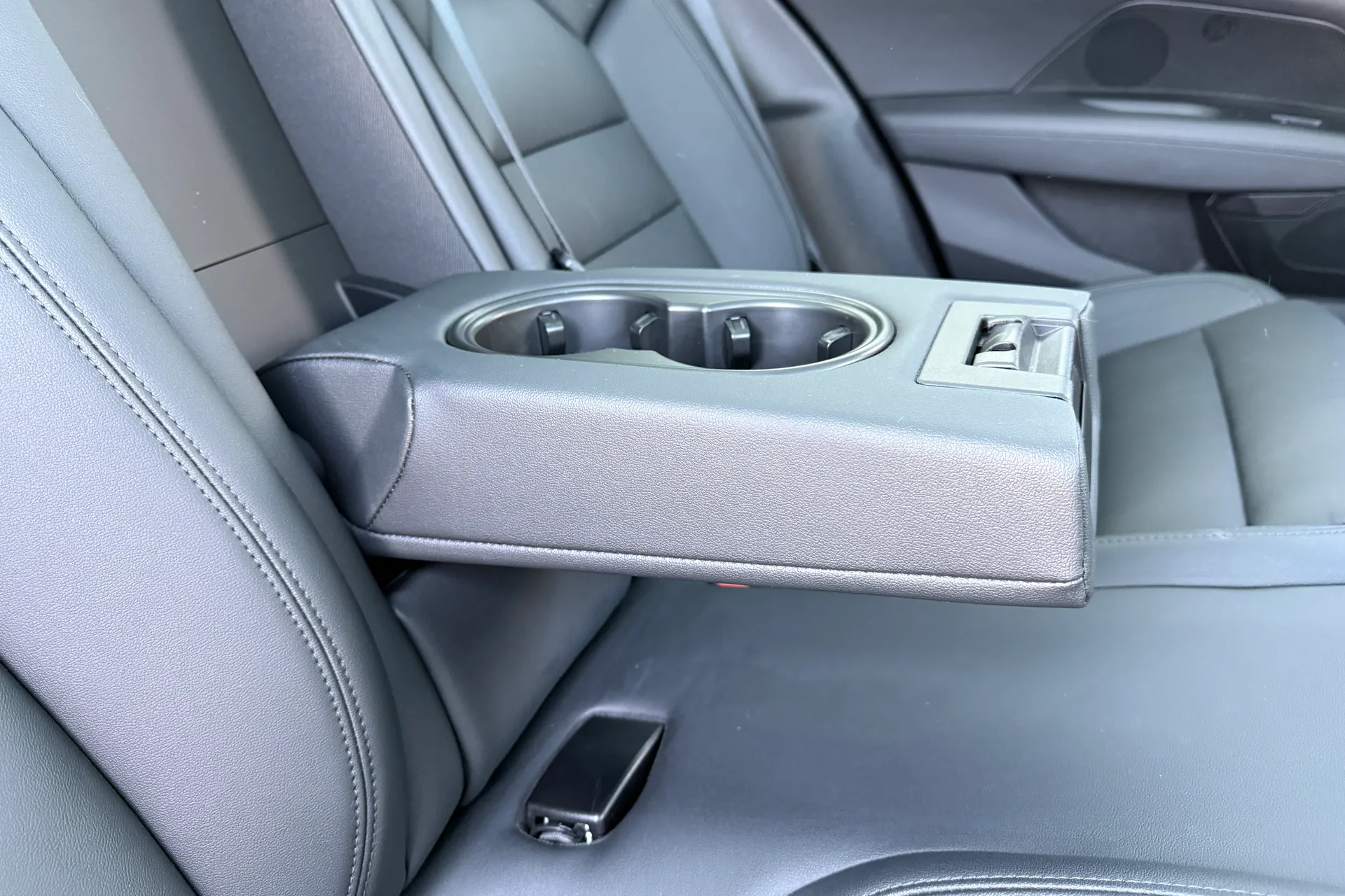 Audi e-tron GT thumbnail image number 44