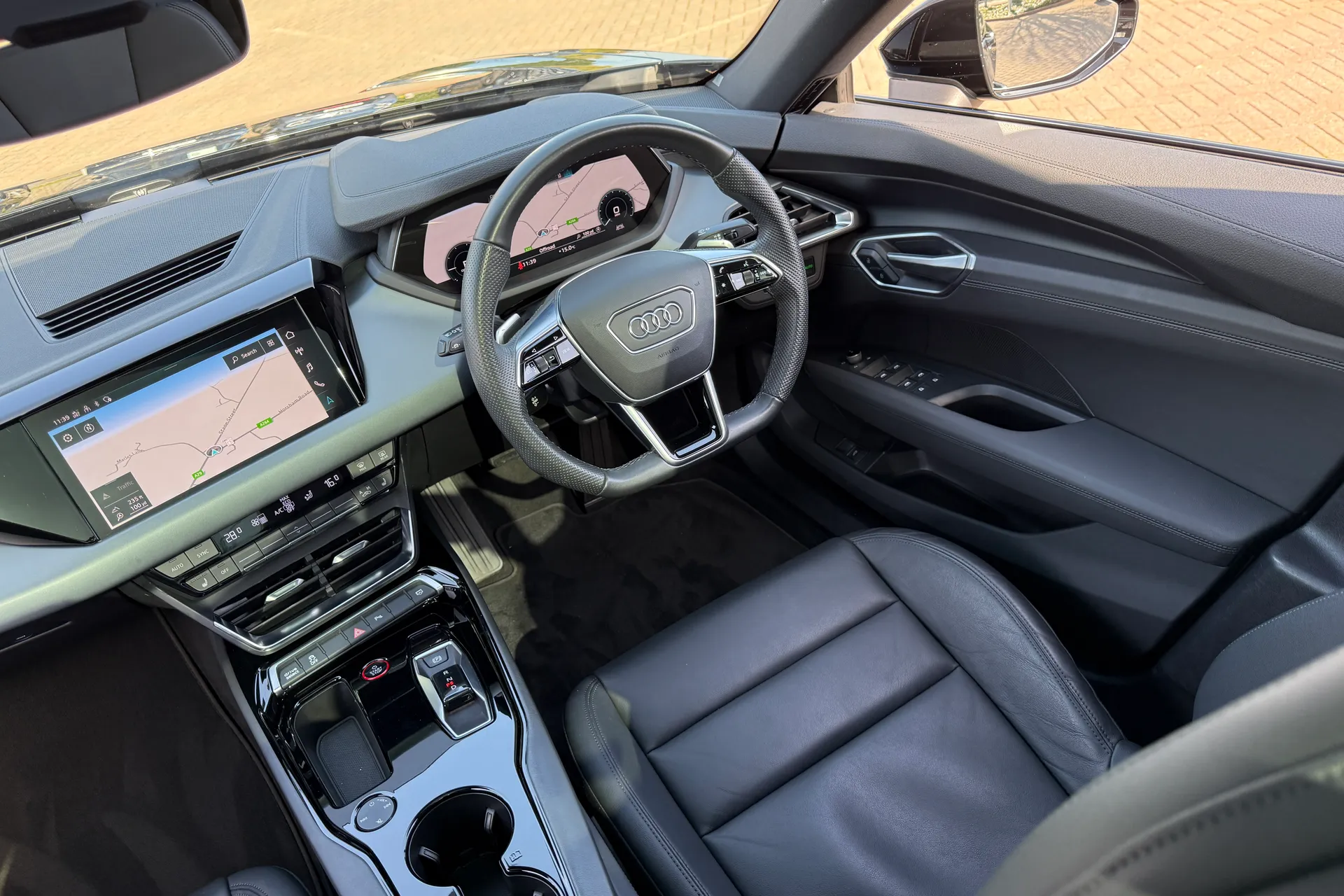 Audi e-tron GT thumbnail image number 40