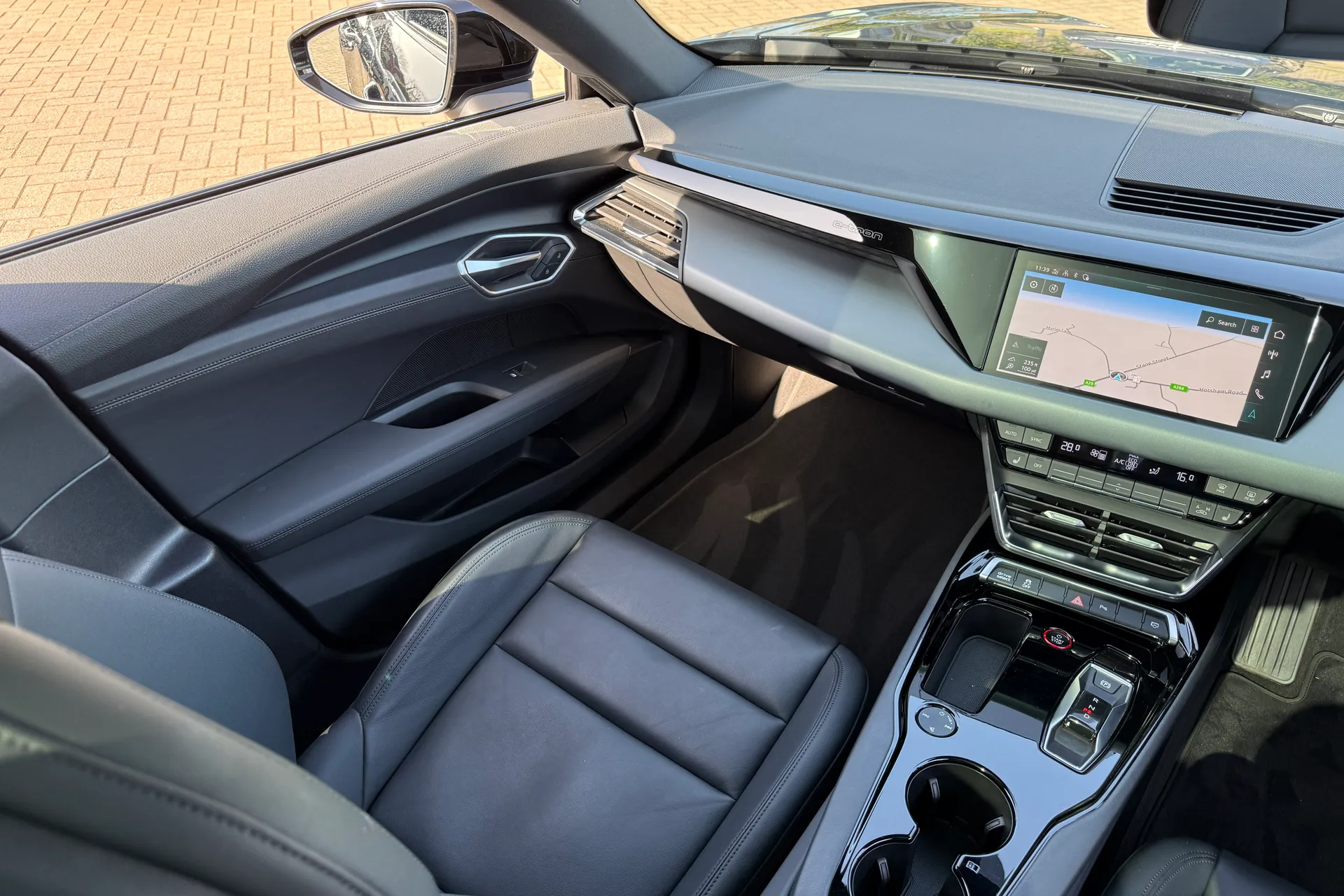 Audi e-tron GT thumbnail image number 37