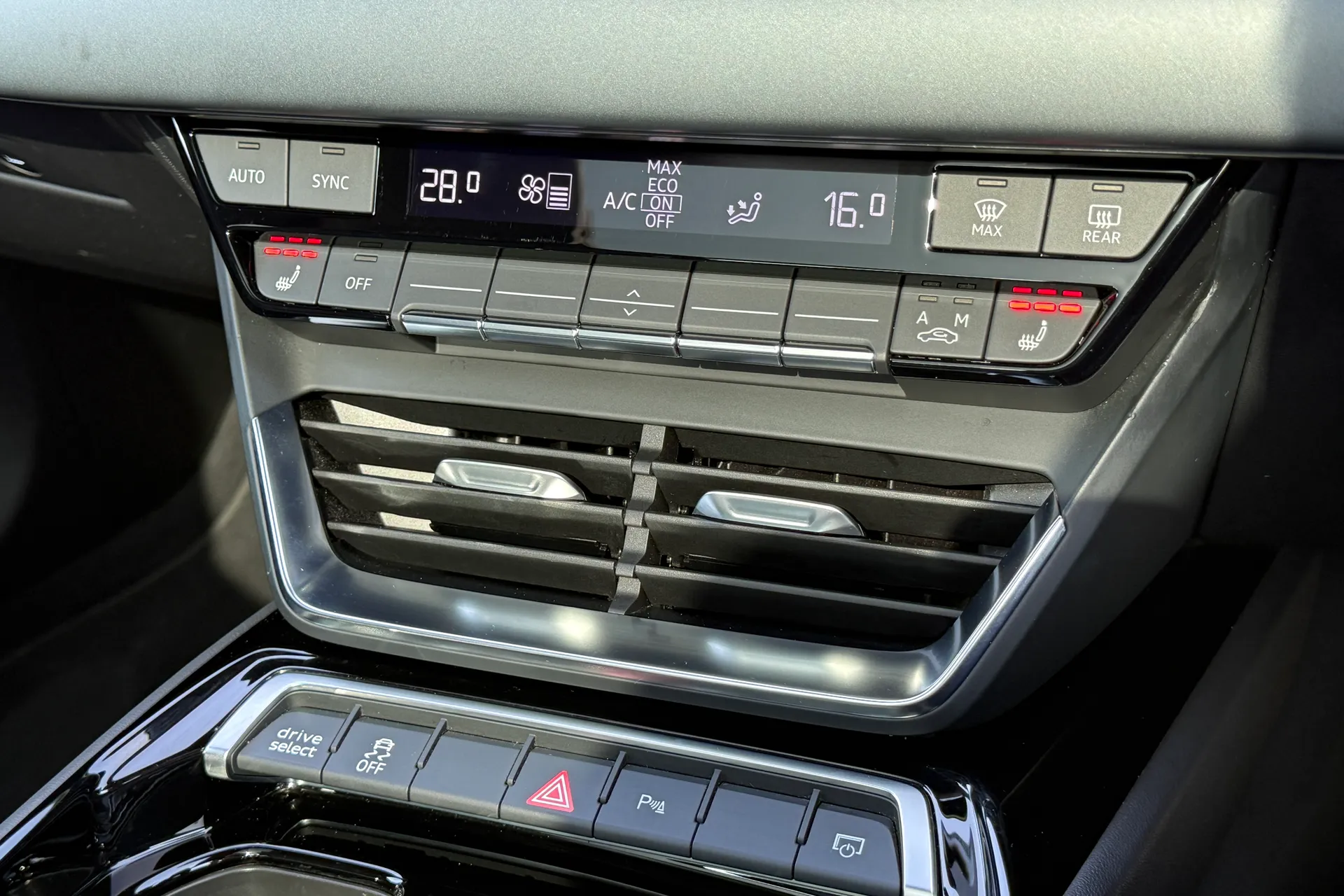 Audi e-tron GT thumbnail image number 13