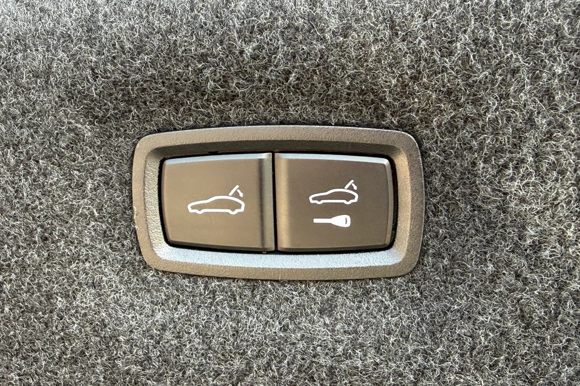 Audi e-tron GT thumbnail image number 35