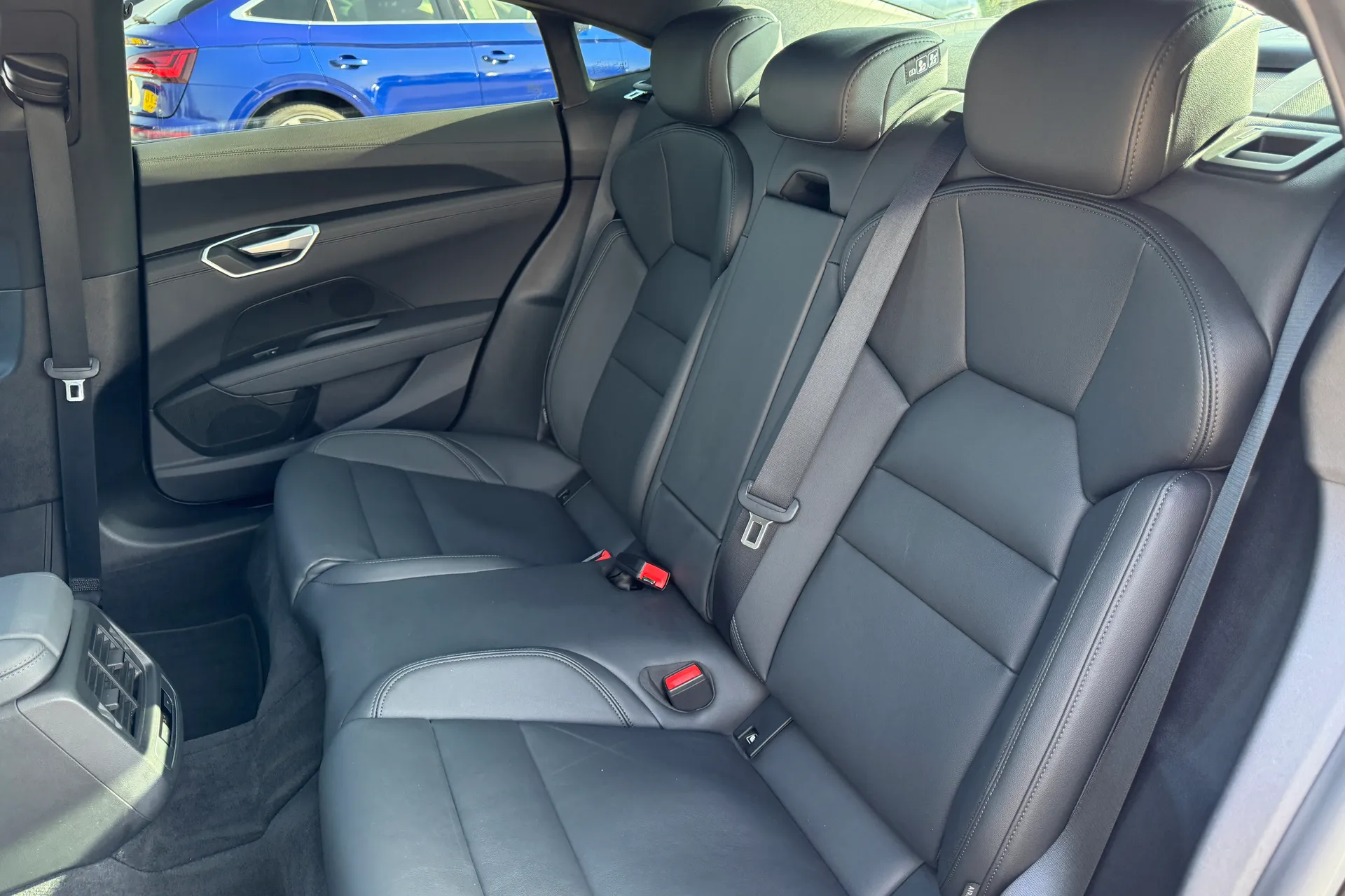 Audi e-tron GT thumbnail image number 41