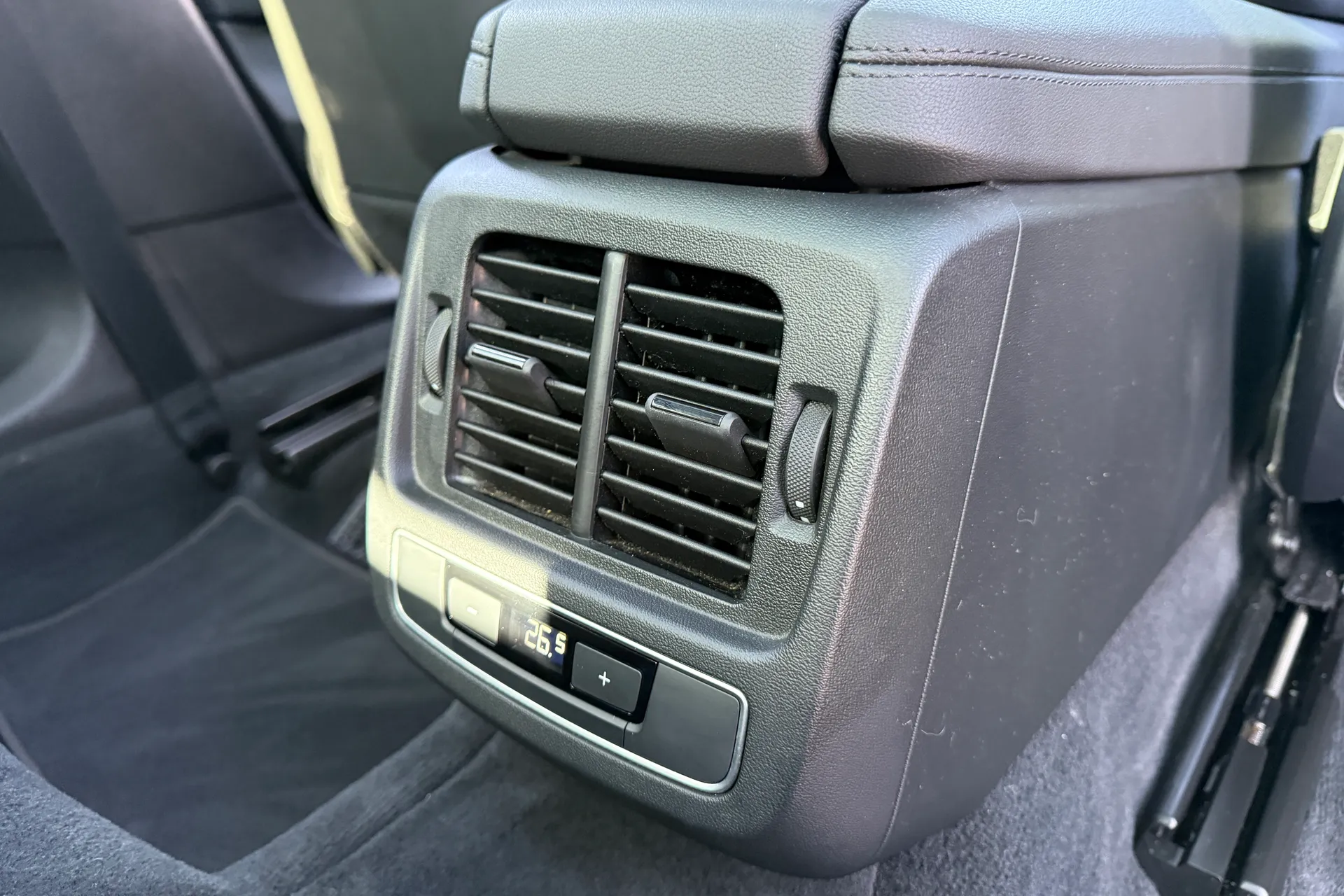 Audi e-tron GT thumbnail image number 46