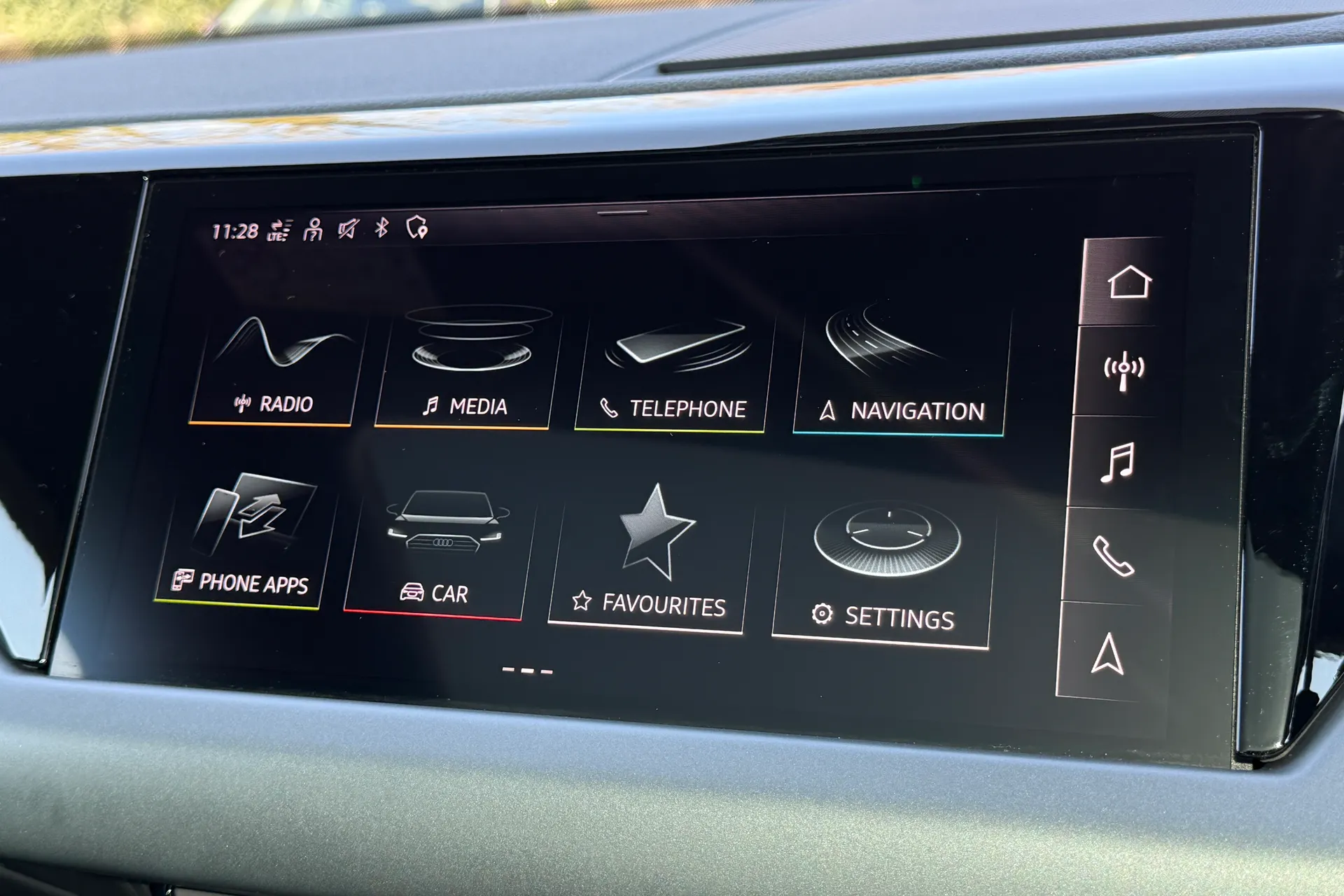 Audi e-tron GT thumbnail image number 11