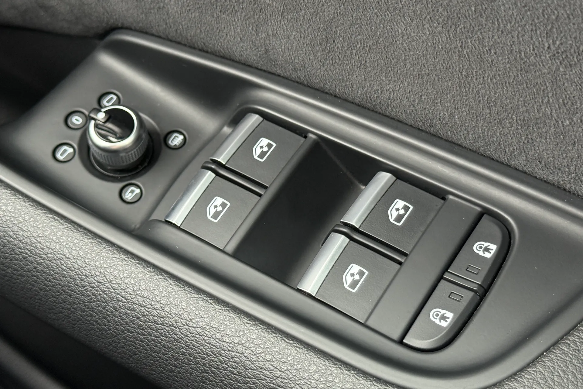 Audi Q7 thumbnail image number 24