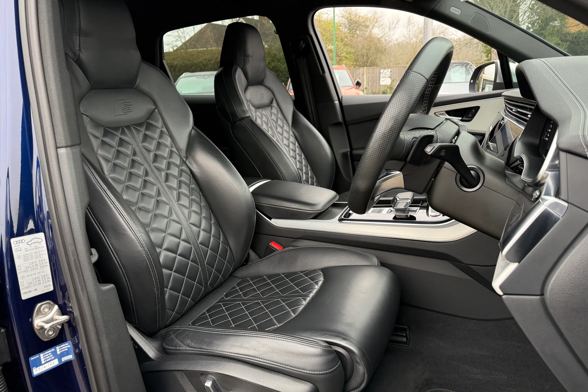 Audi Q7 thumbnail image number 32