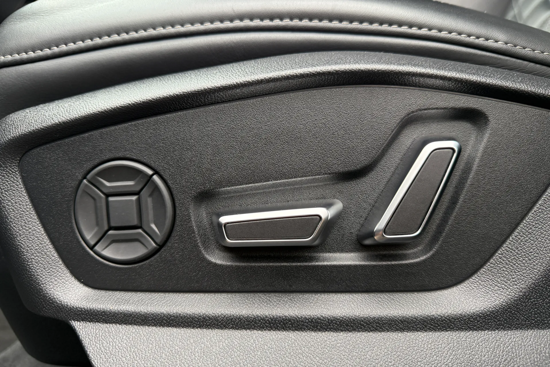 Audi Q7 thumbnail image number 21