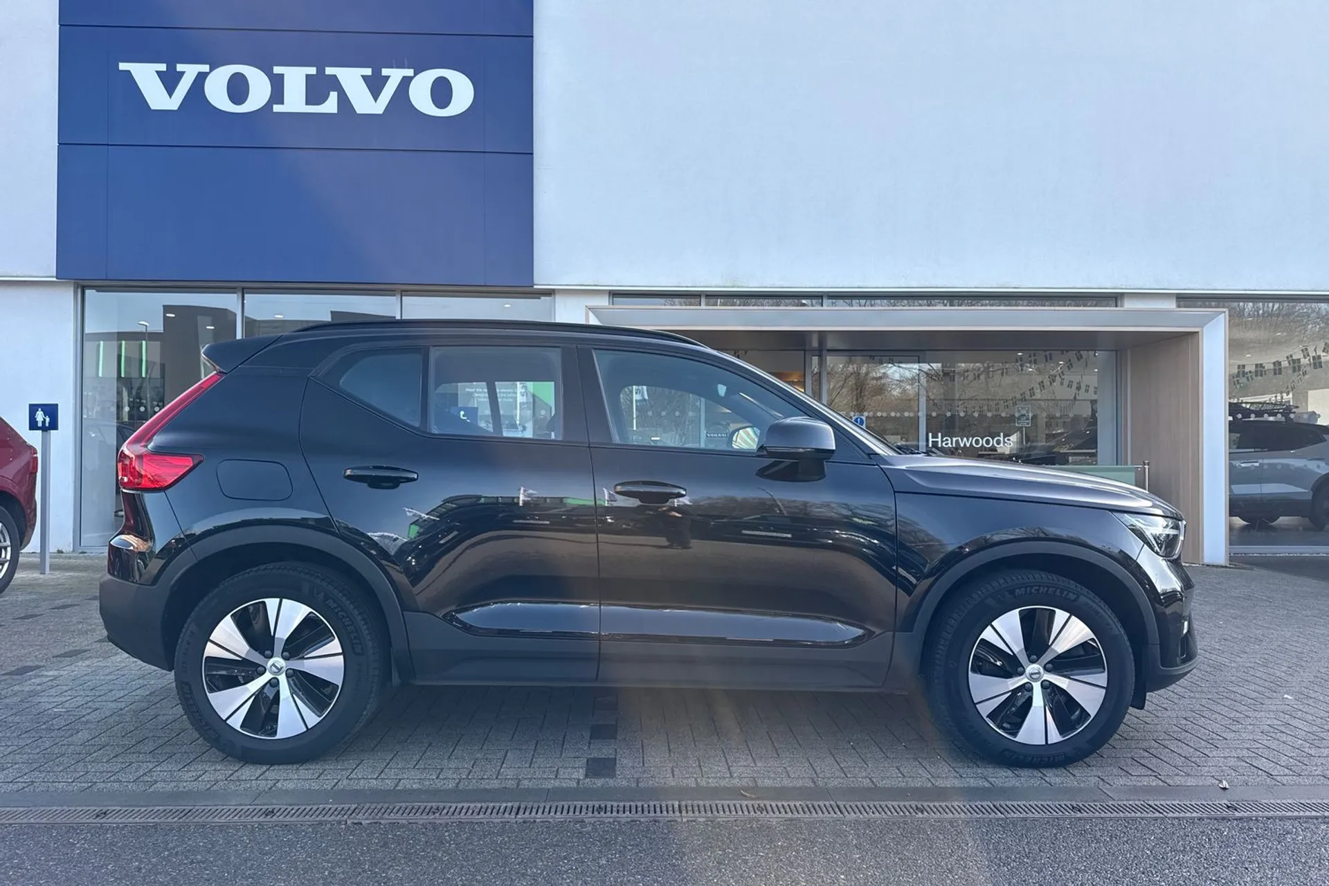 Volvo XC40 thumbnail image number 2