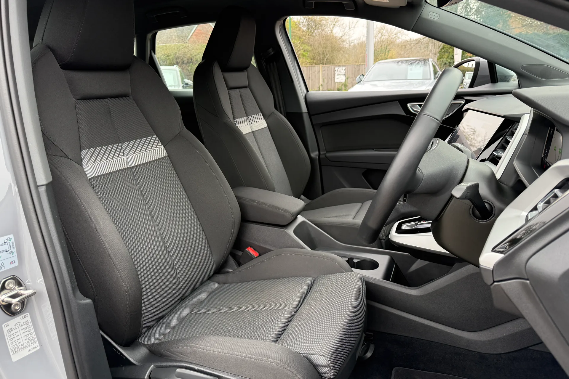 Audi Q4 thumbnail image number 25