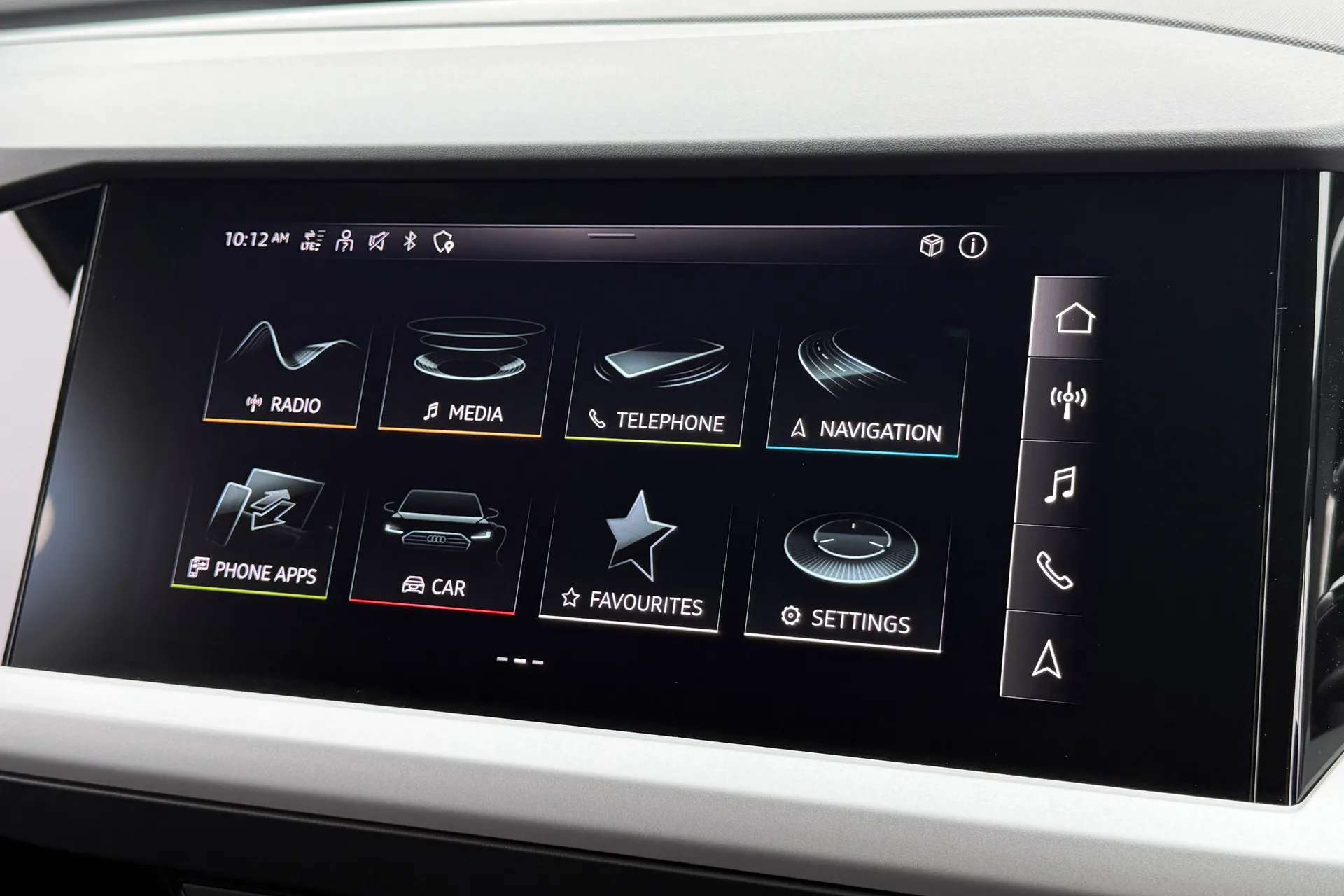 Audi Q4 thumbnail image number 12