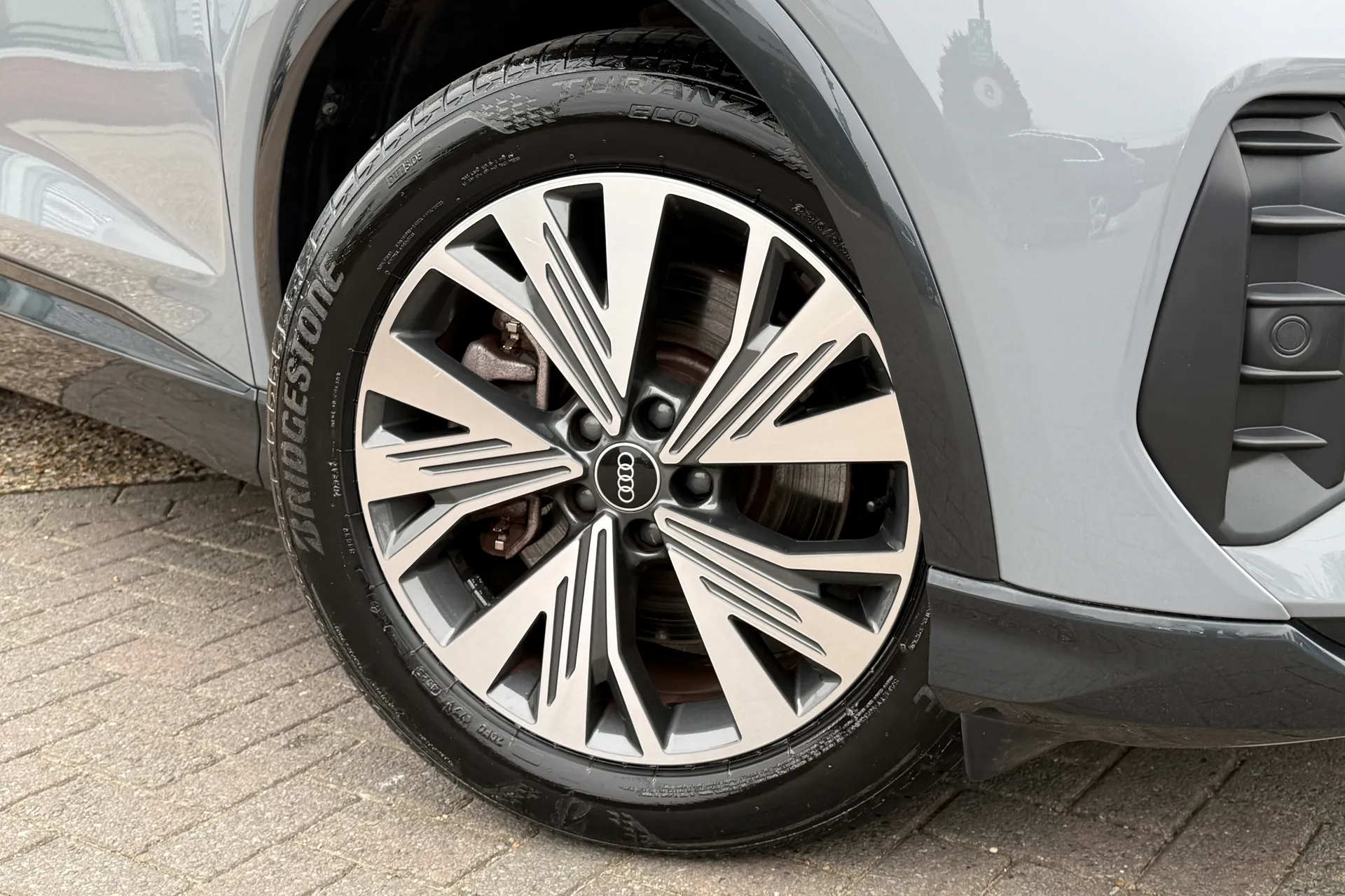 Audi Q4 thumbnail image number 6