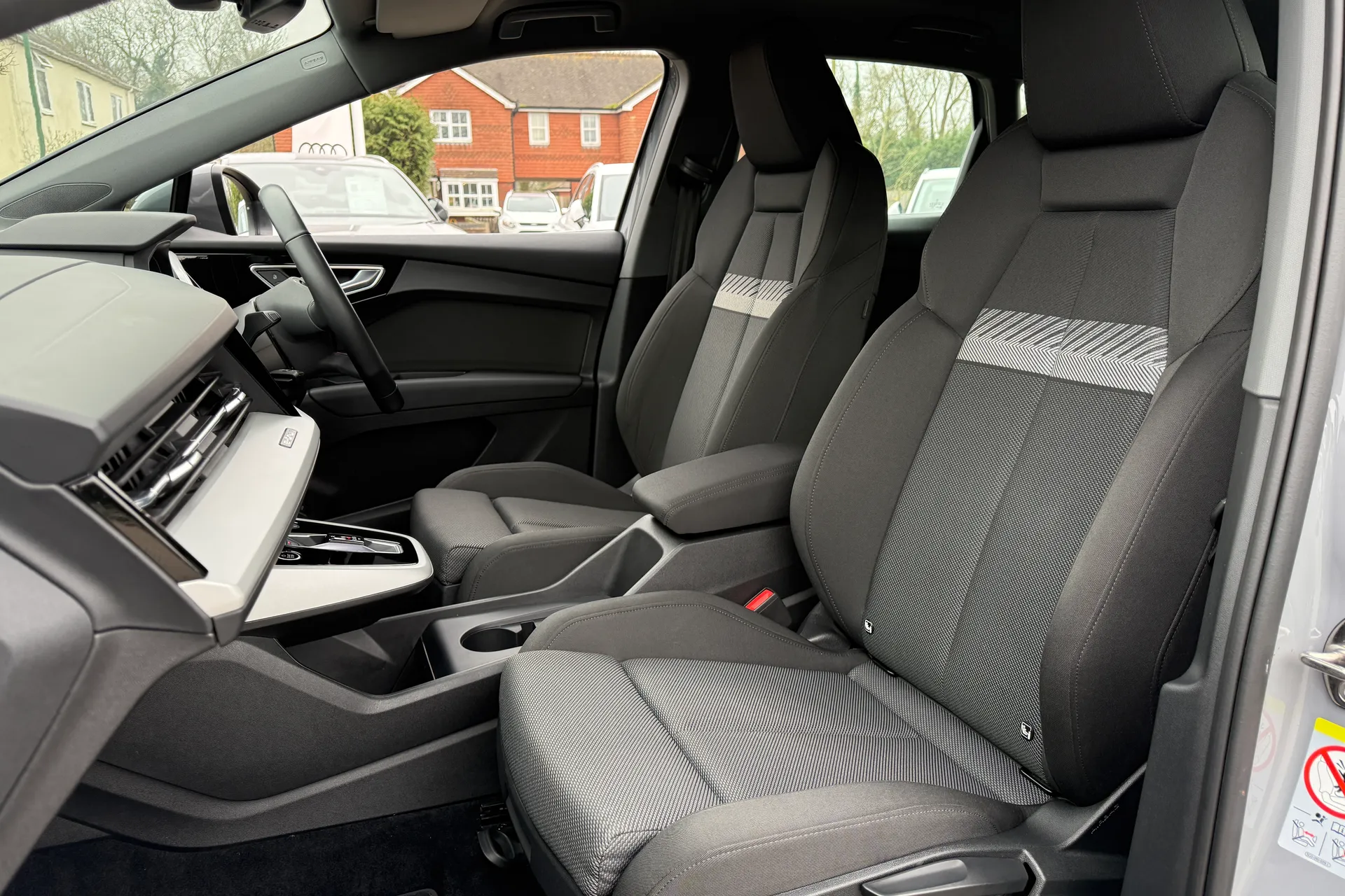 Audi Q4 thumbnail image number 28