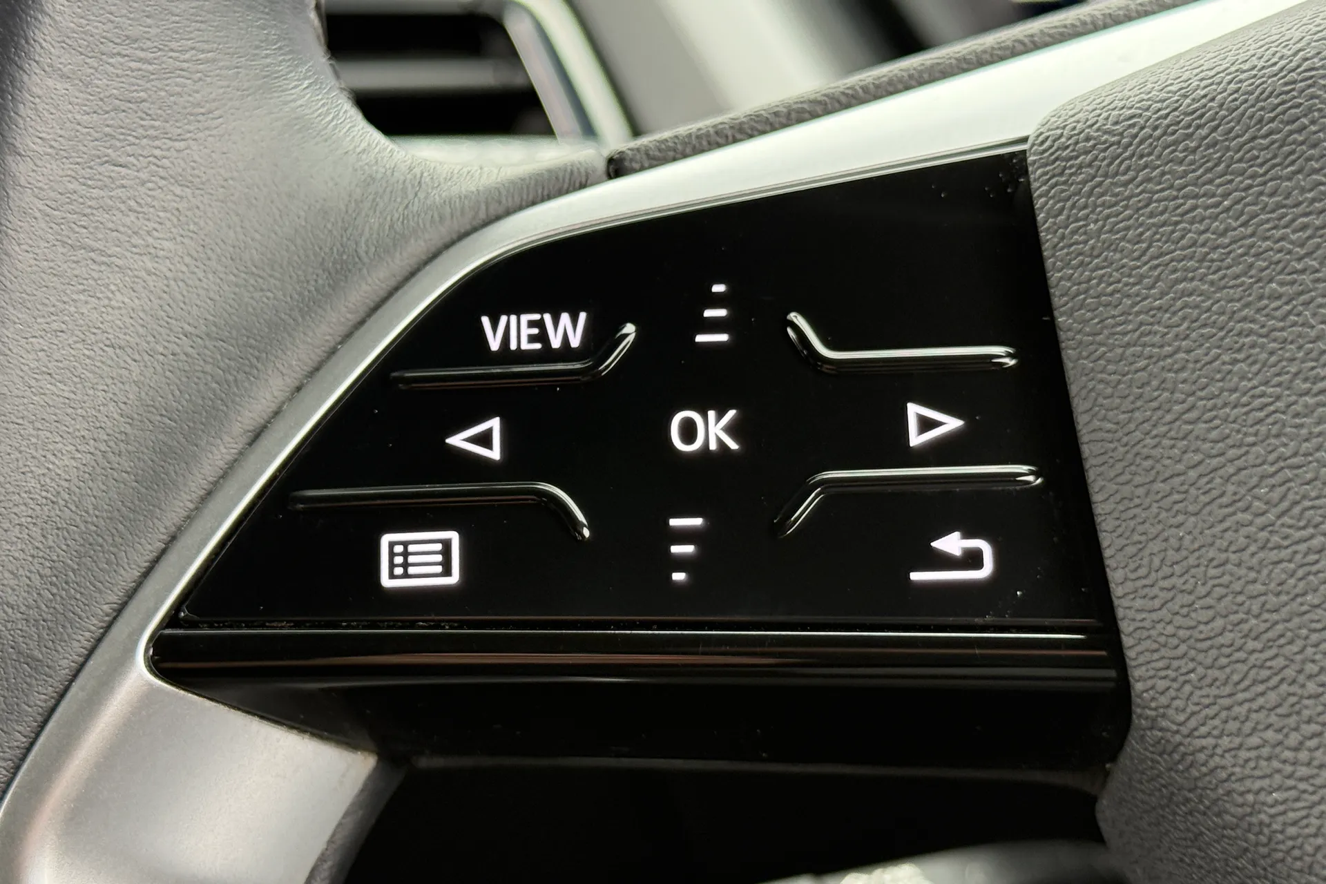 Audi Q4 thumbnail image number 19