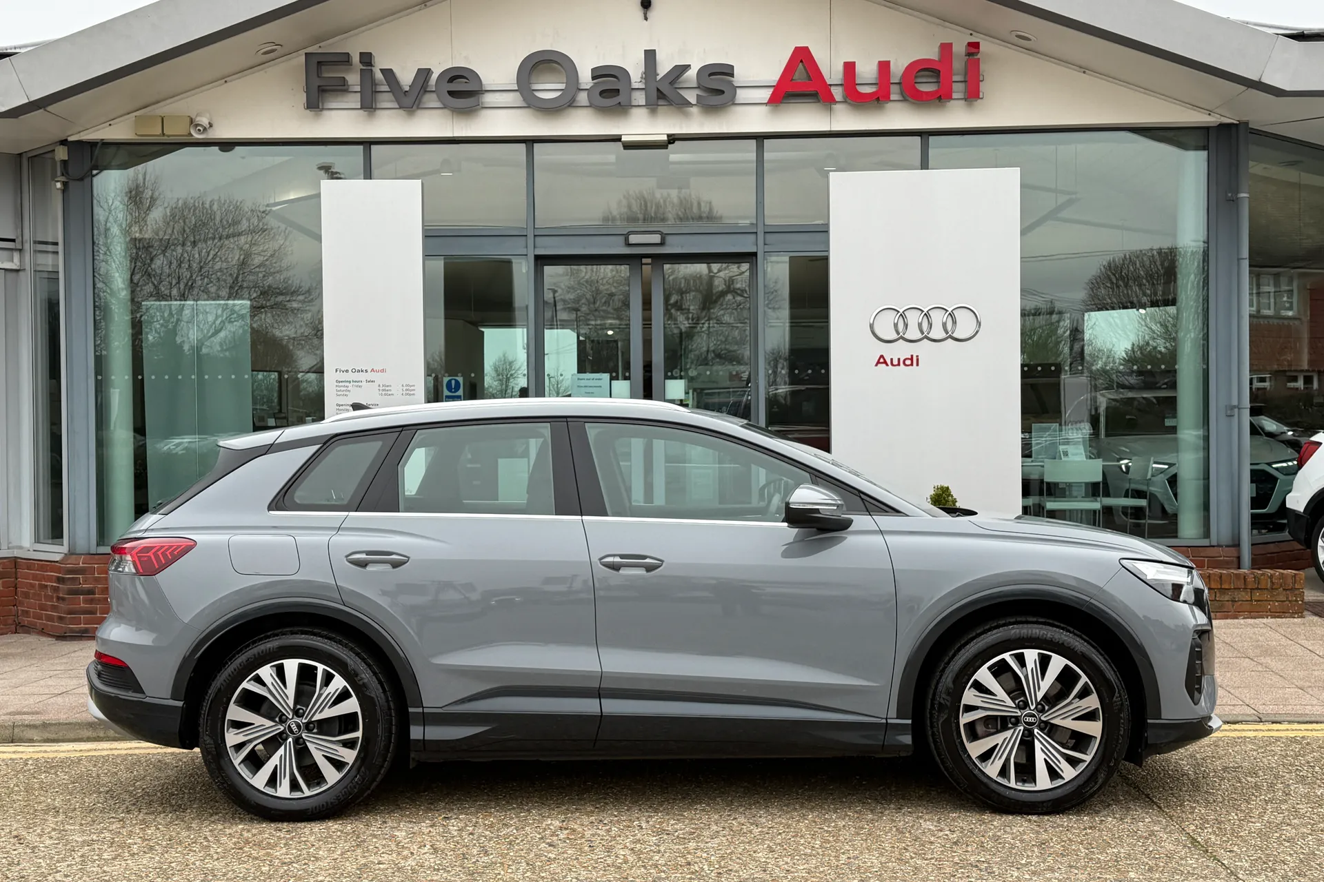 Audi Q4 thumbnail image number 2