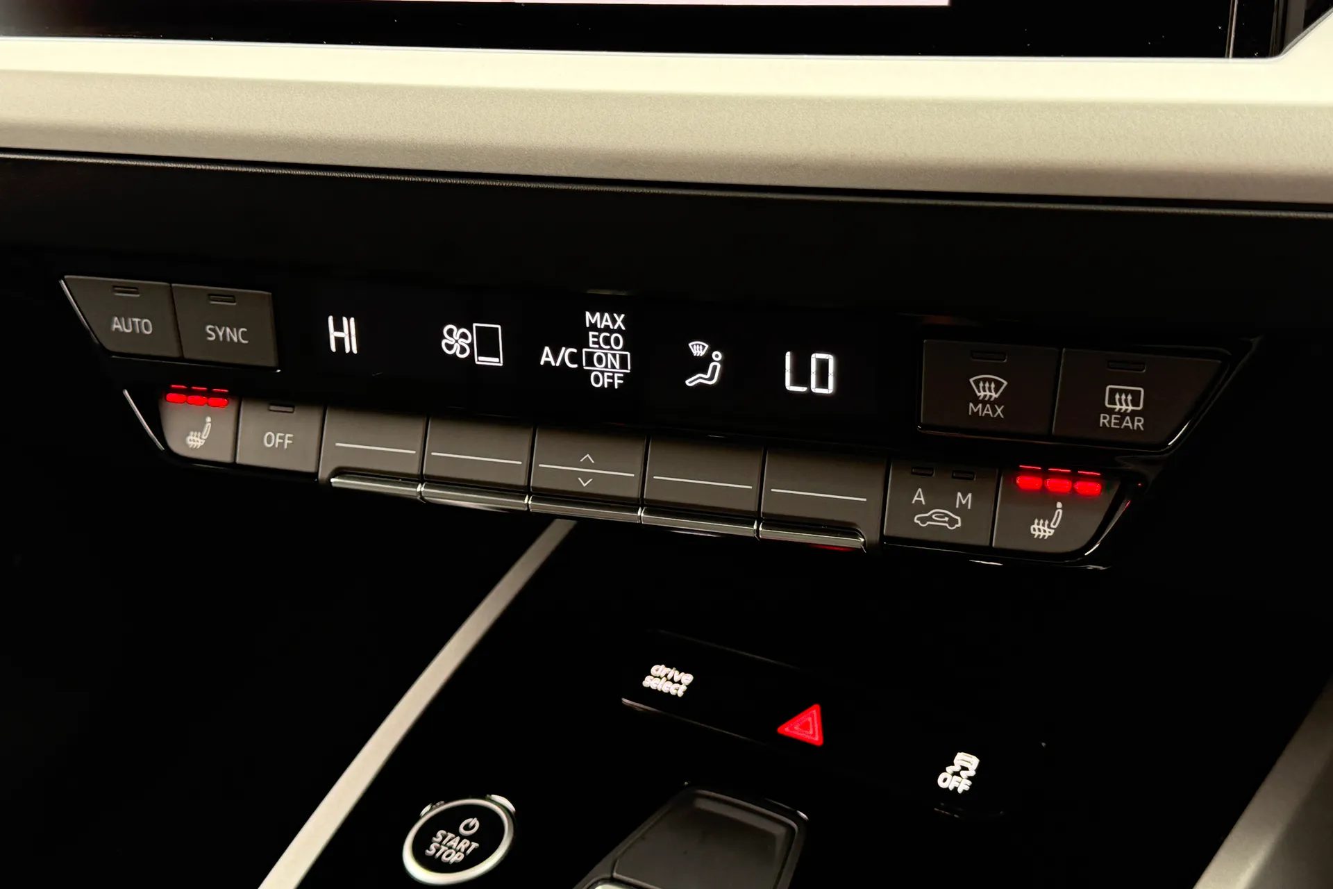 Audi Q4 thumbnail image number 14