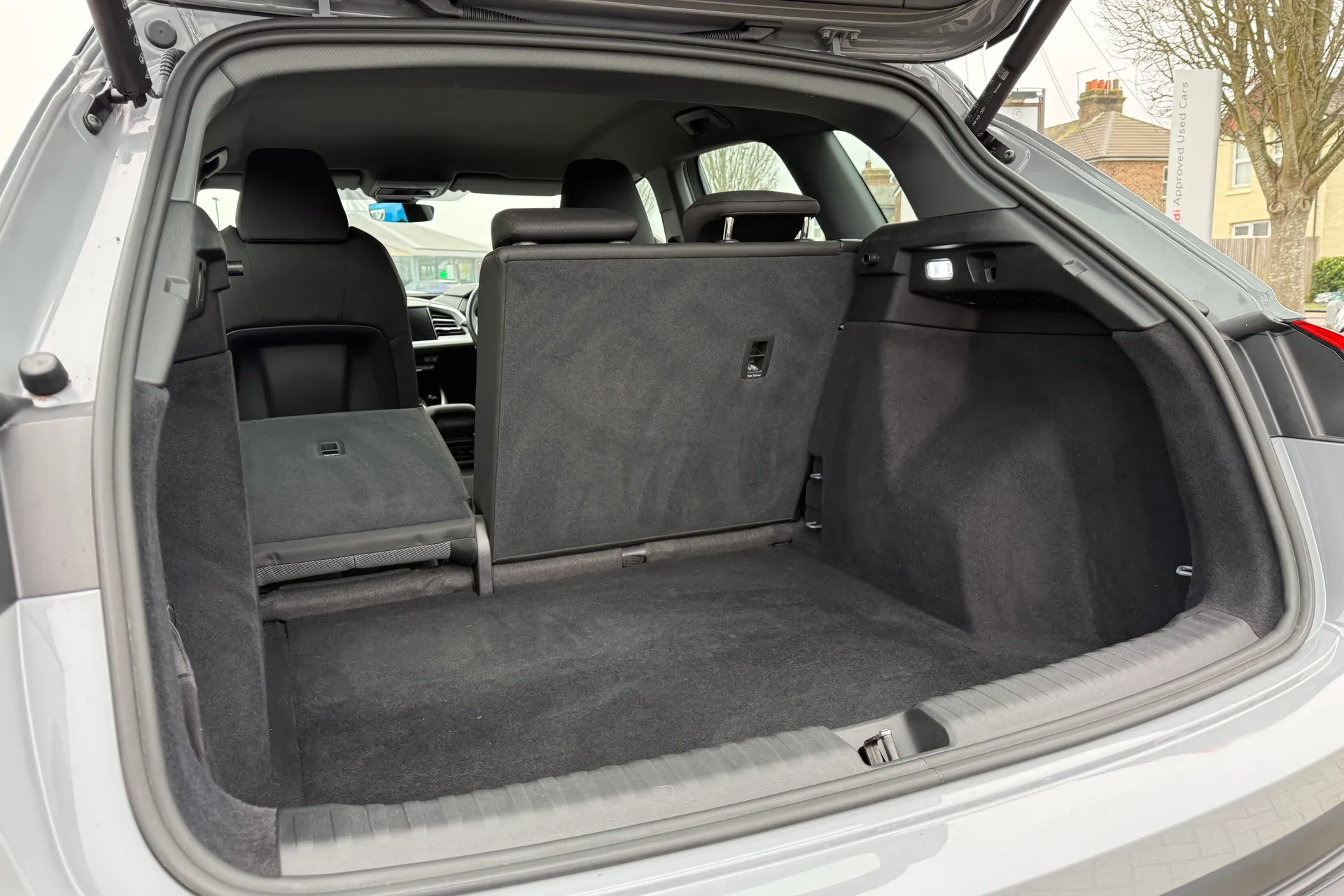 Audi Q4 thumbnail image number 35