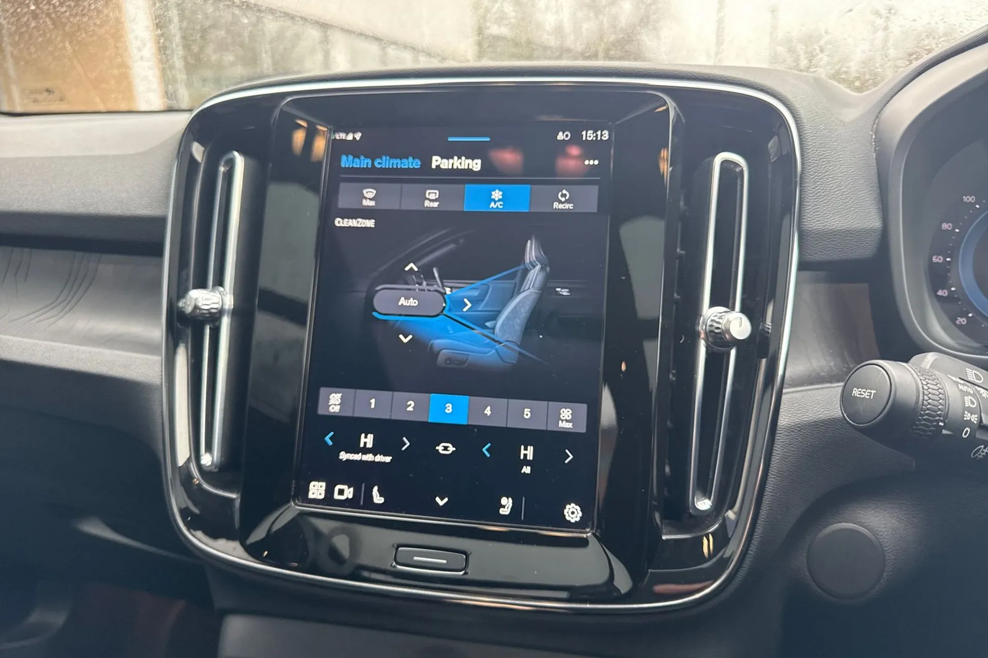 Volvo XC40 thumbnail image number 5