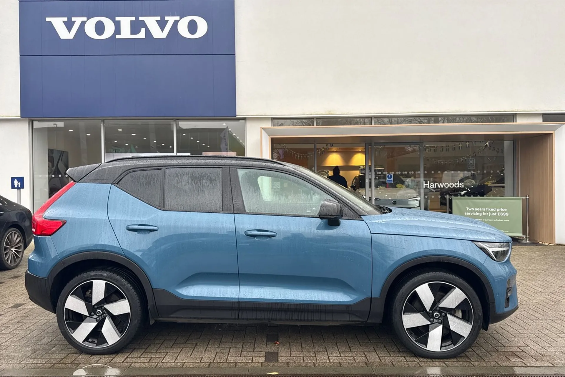 Volvo XC40 thumbnail image number 2