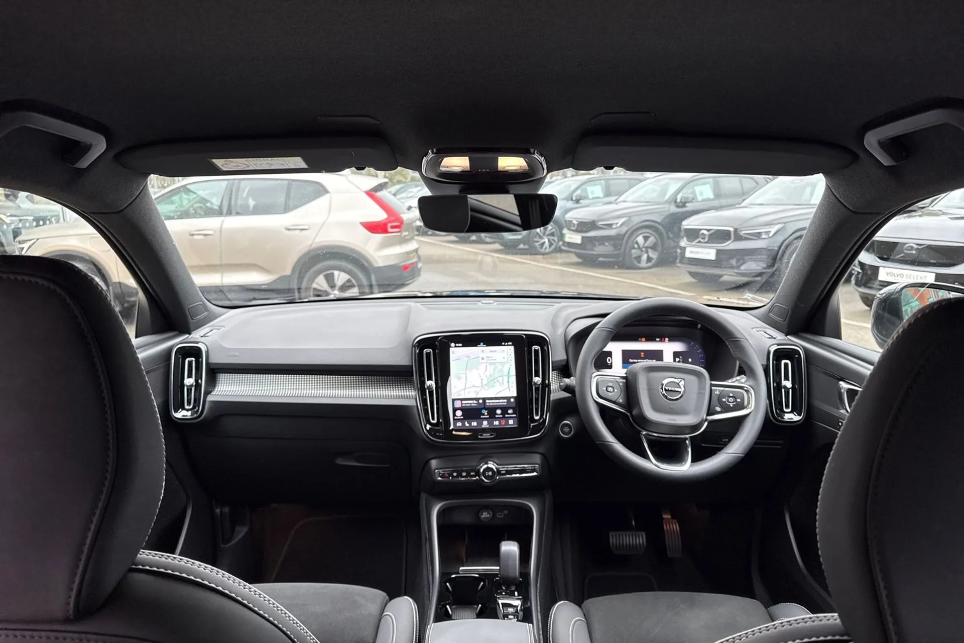 Volvo XC40 thumbnail image number 3